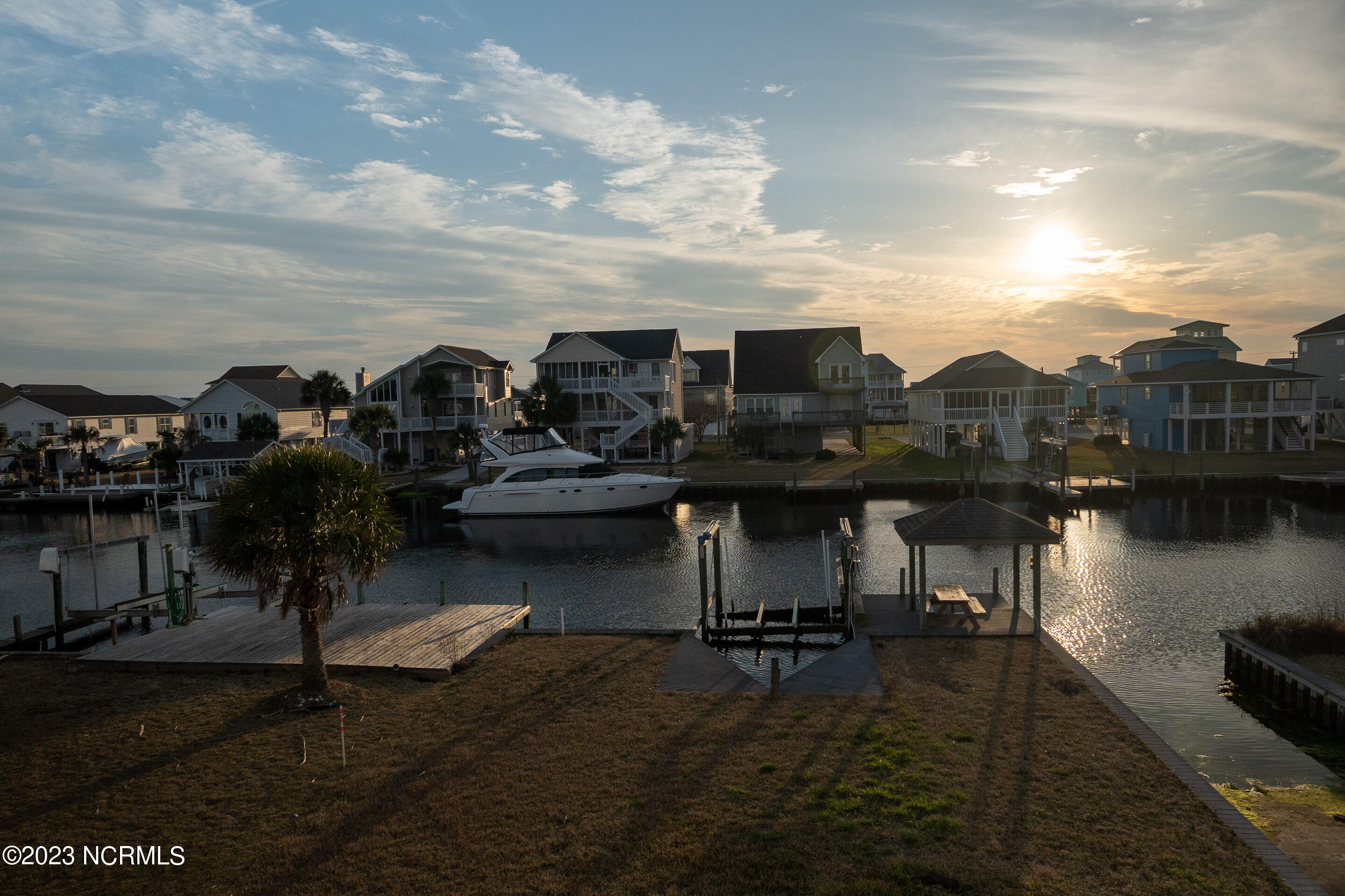 100525018 | Photo 30