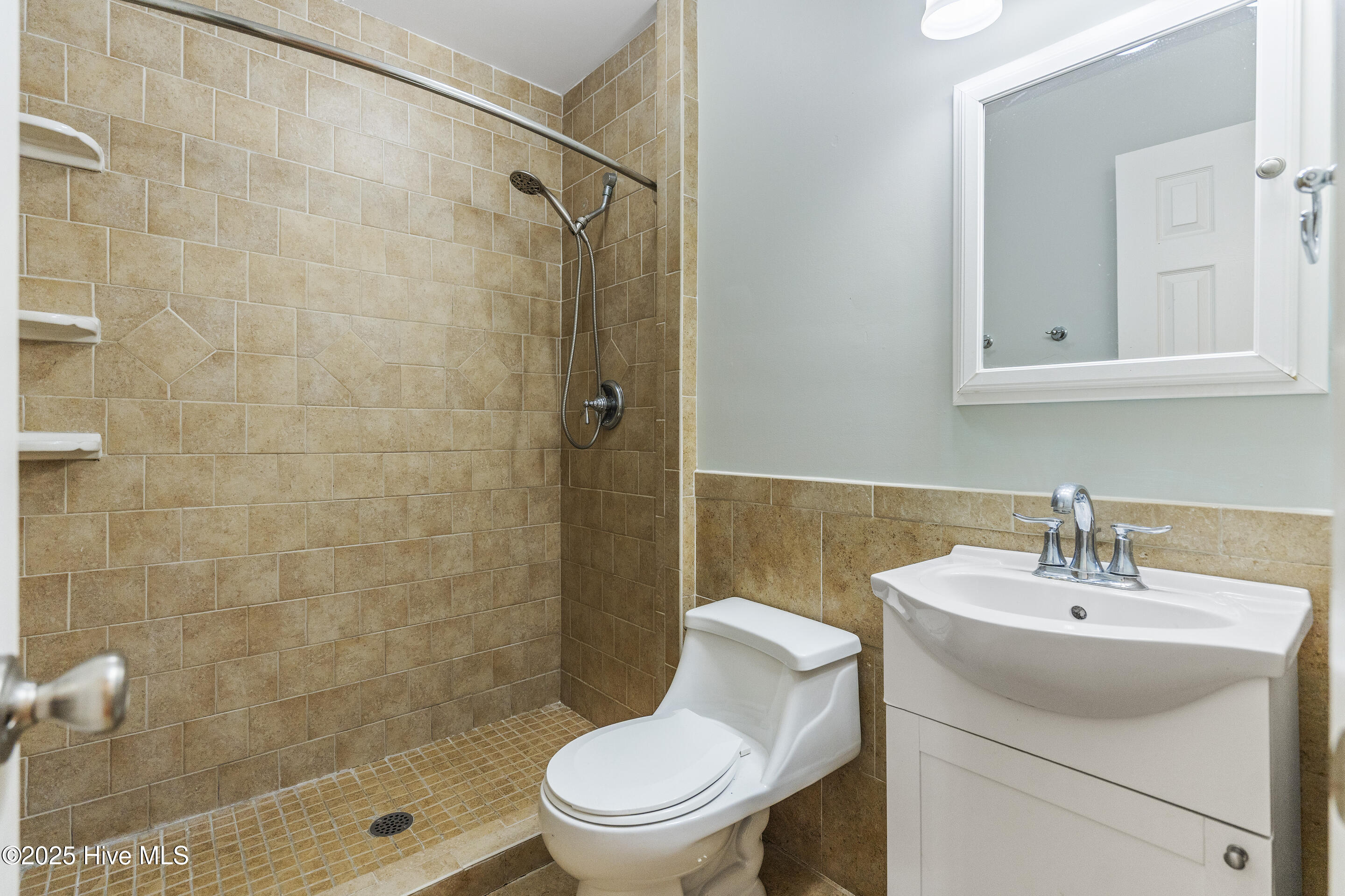 100564463 | Photo 11