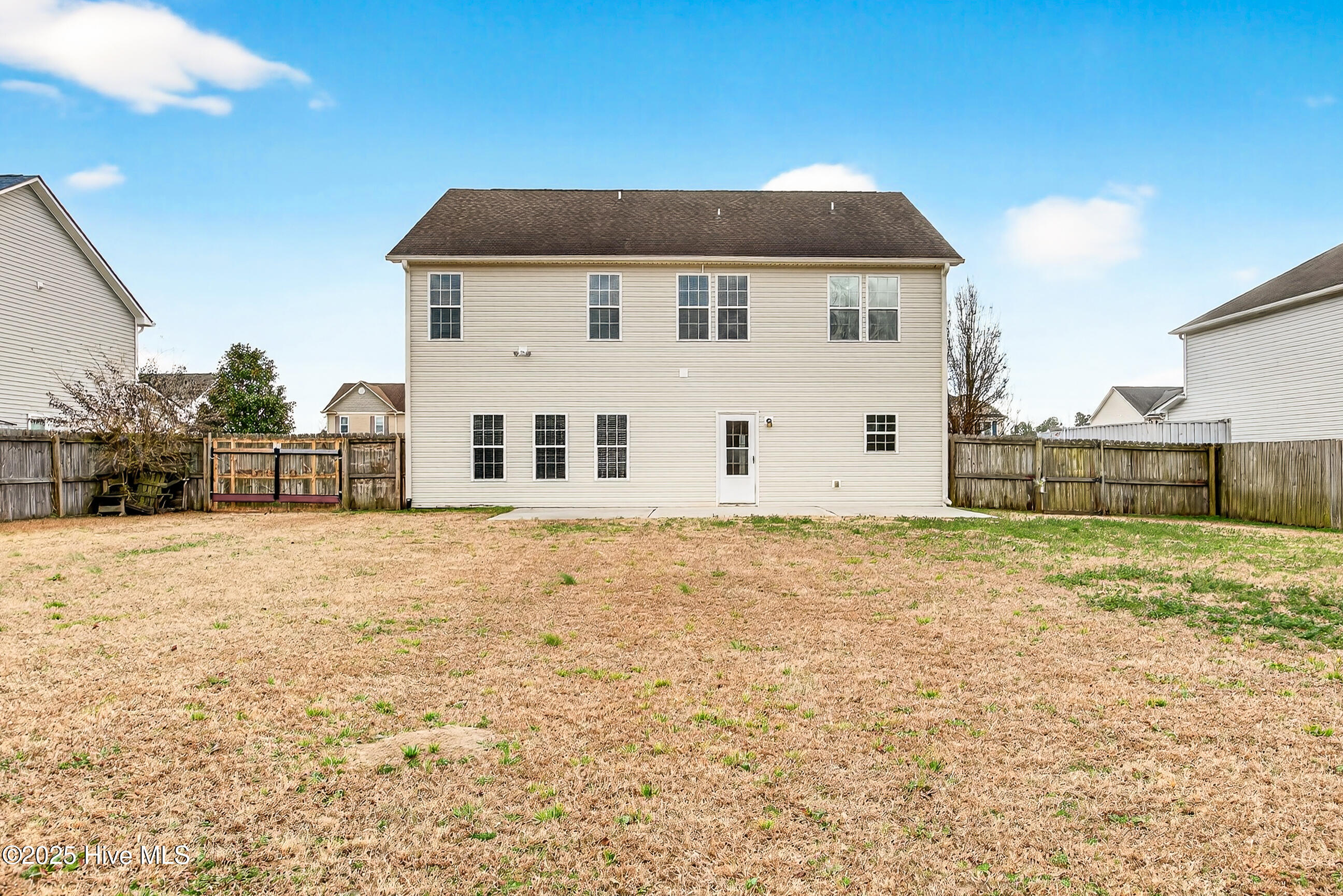 100547089 | Photo 40