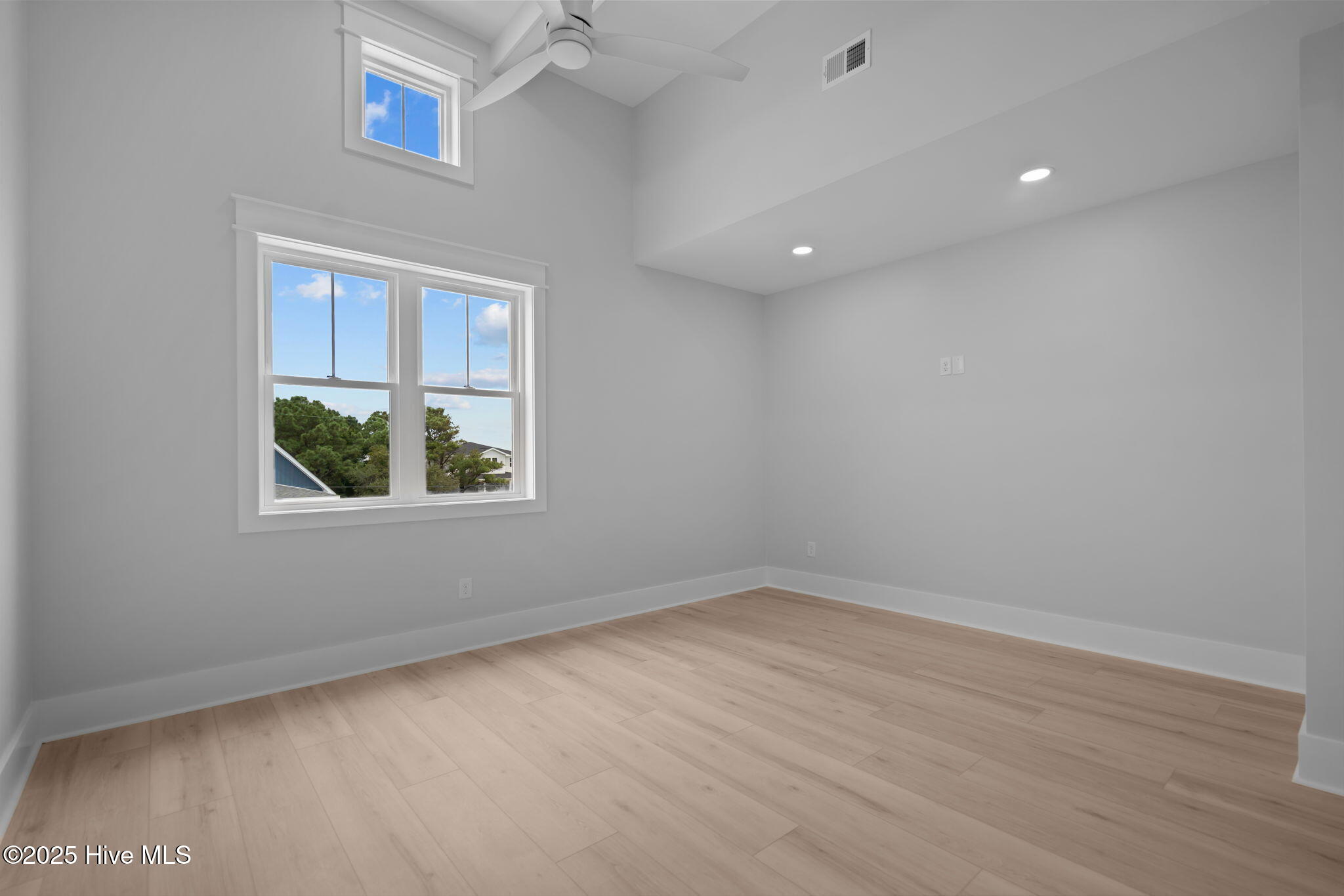 100537880 | Photo 79