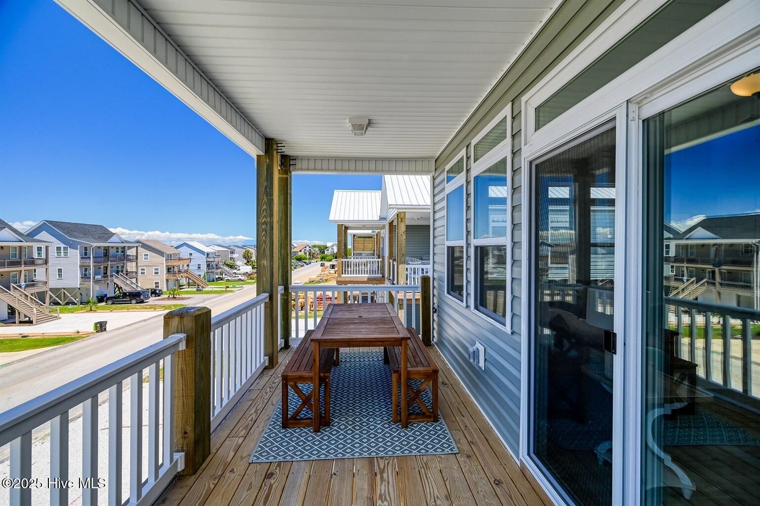 100521867 | Photo 18