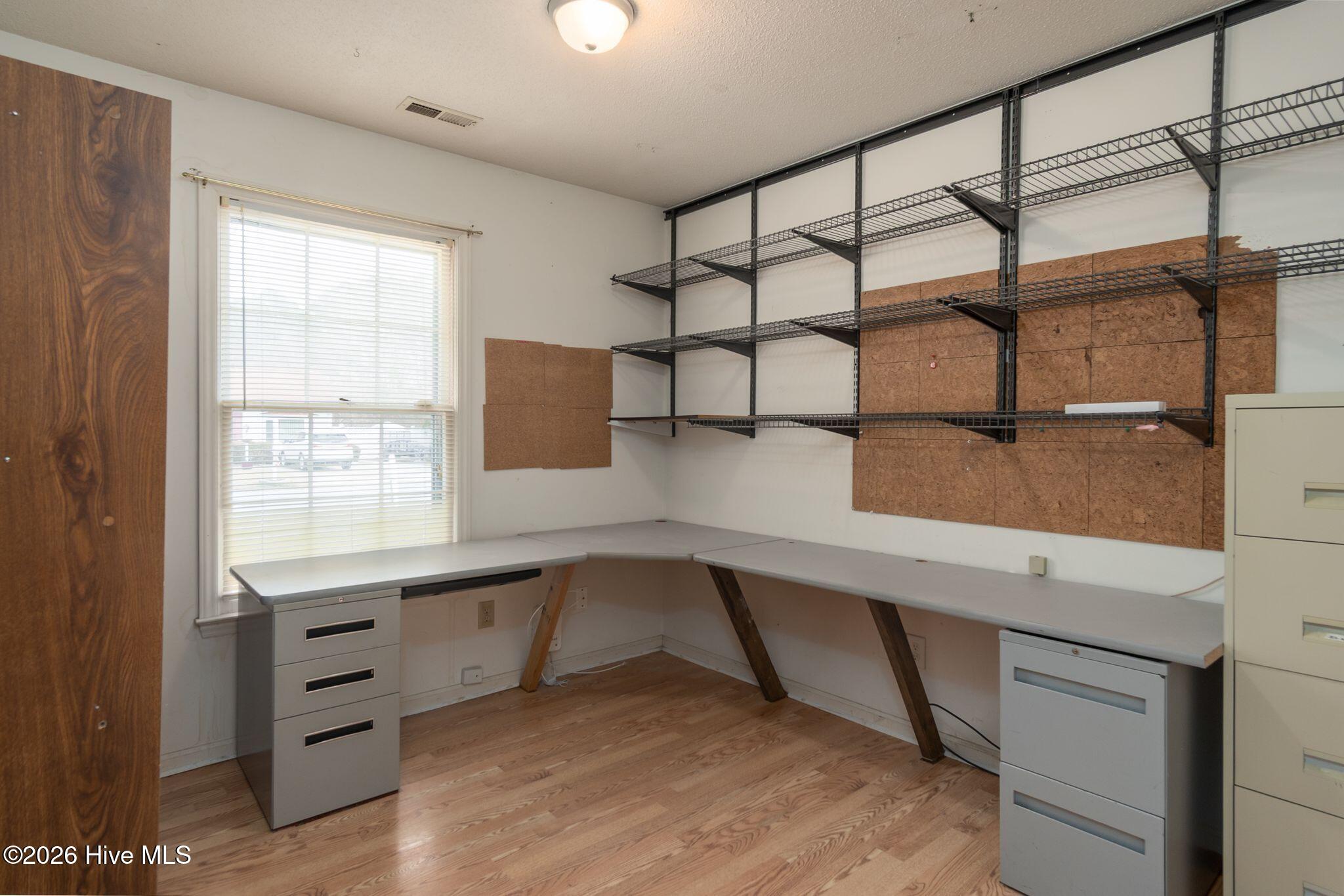 100557003 | Photo 20