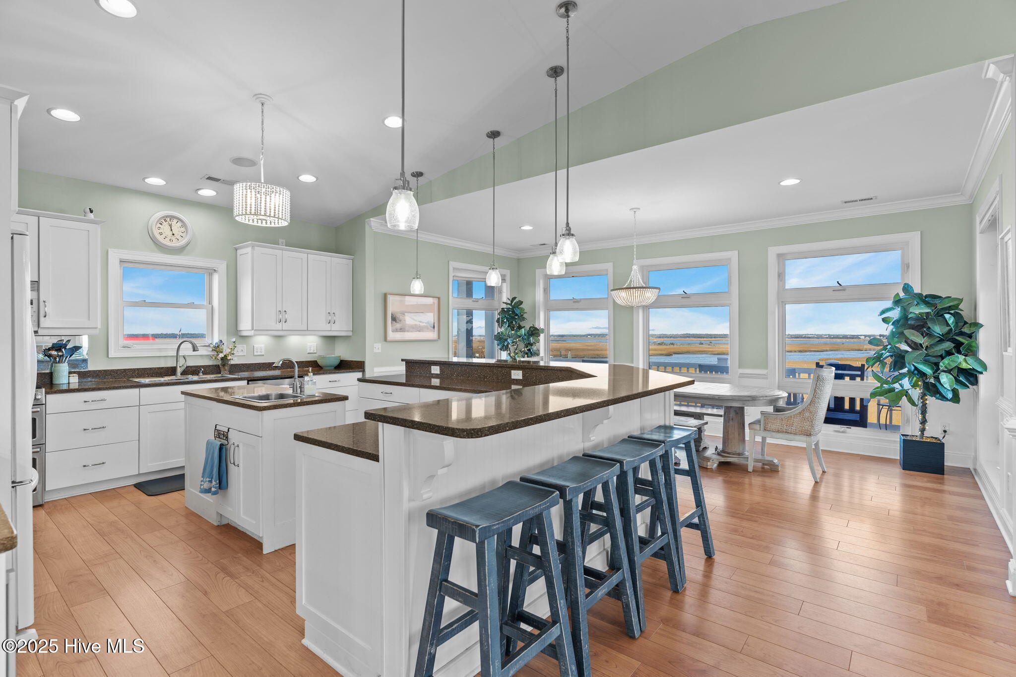 100544368 | Photo 19