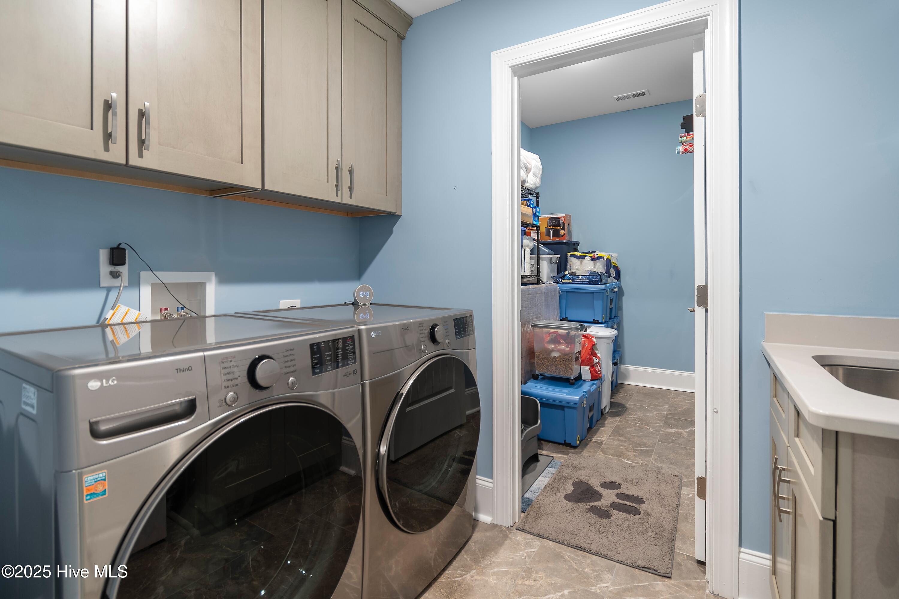 100518411 | Photo 43