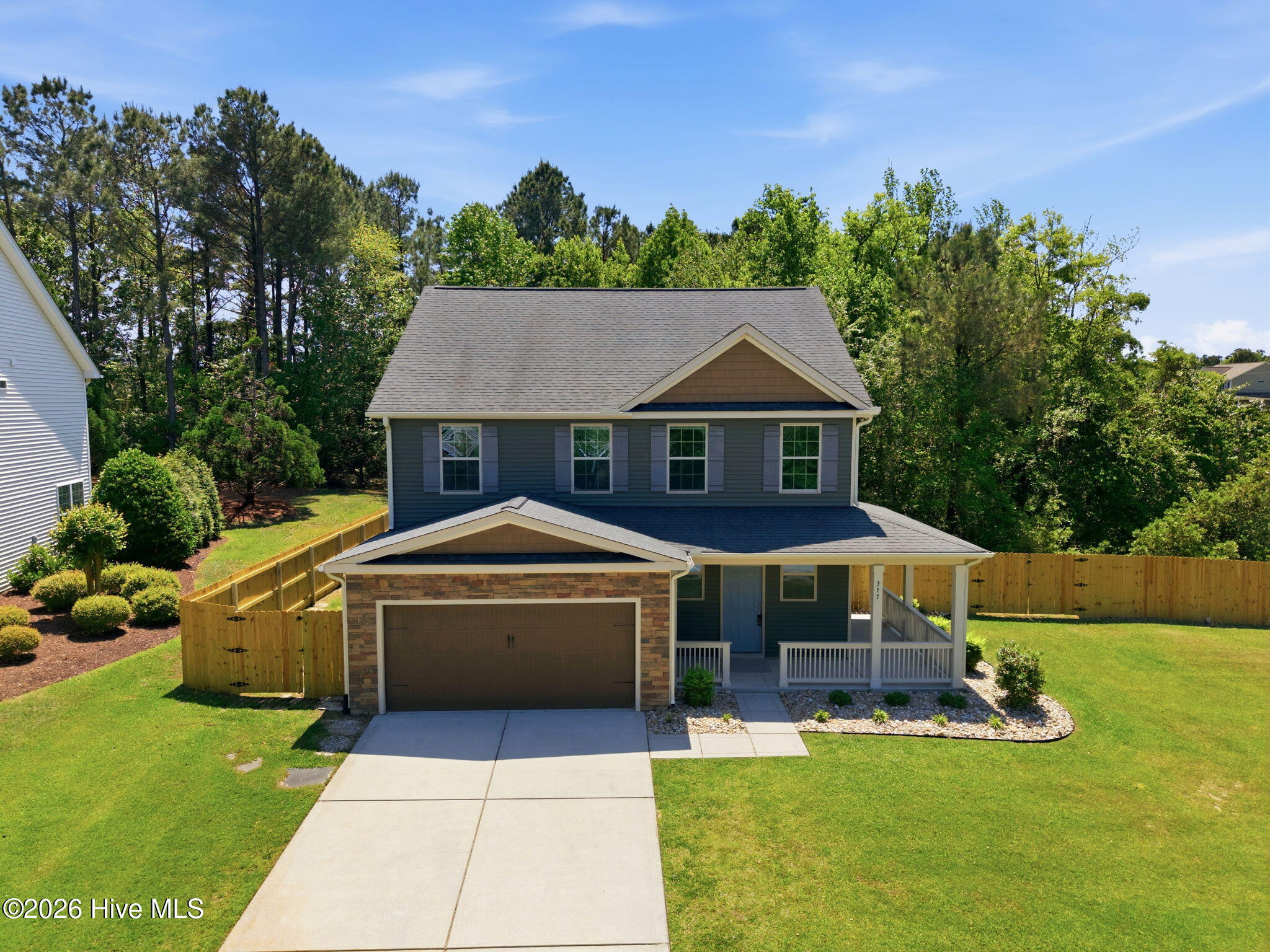 100569504 | Photo 40