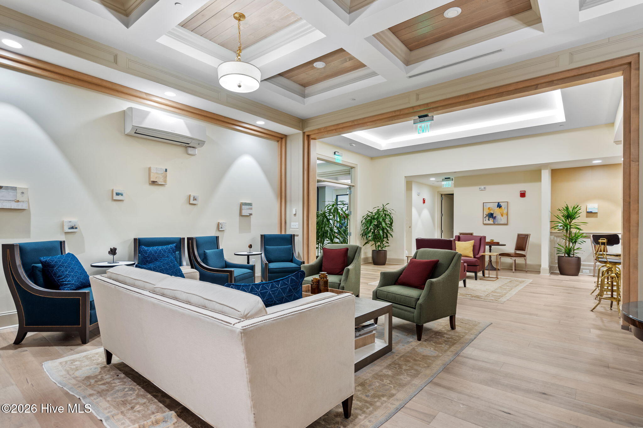 100565283 | Photo 61