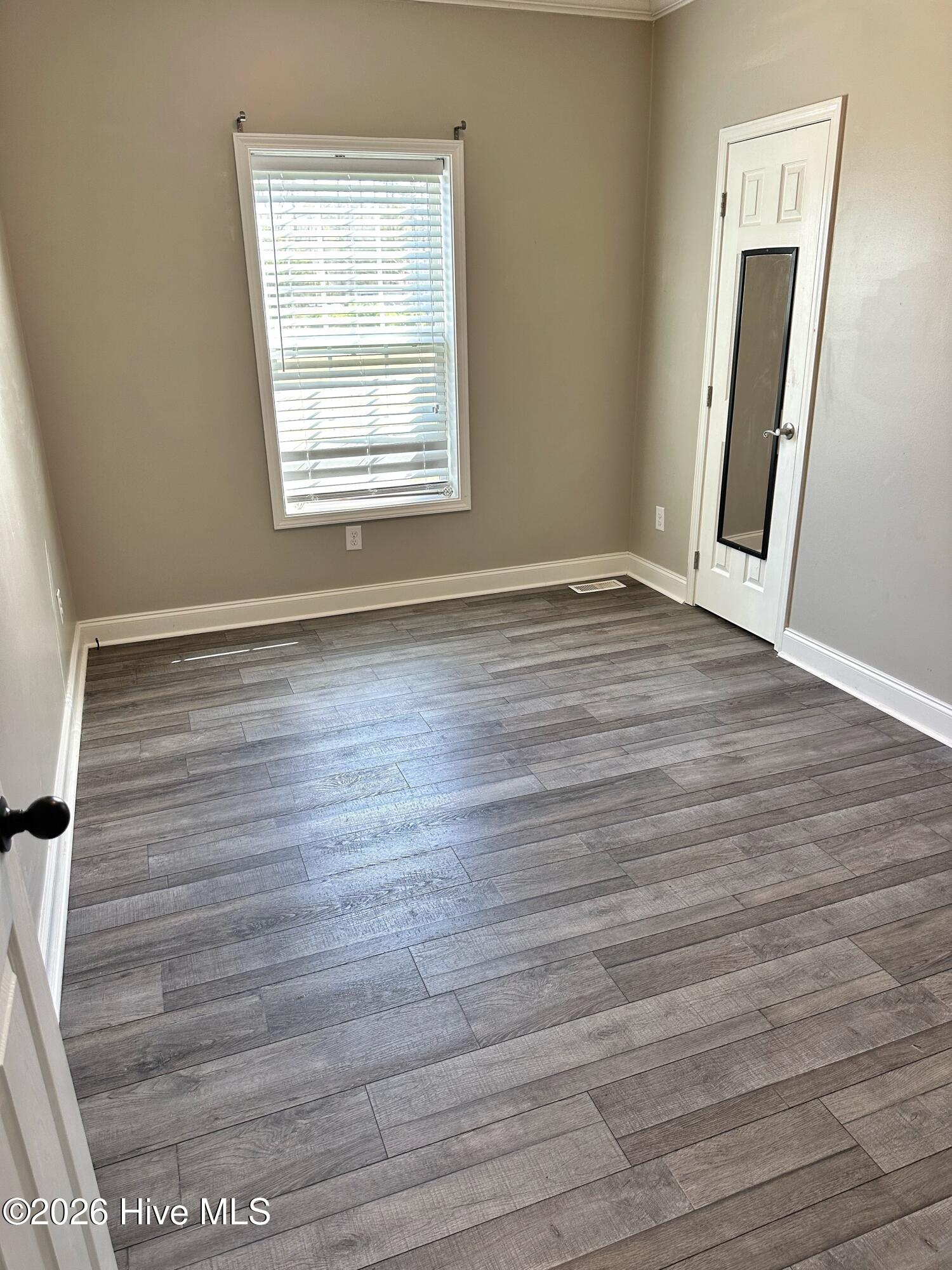 100562100 | Photo 21