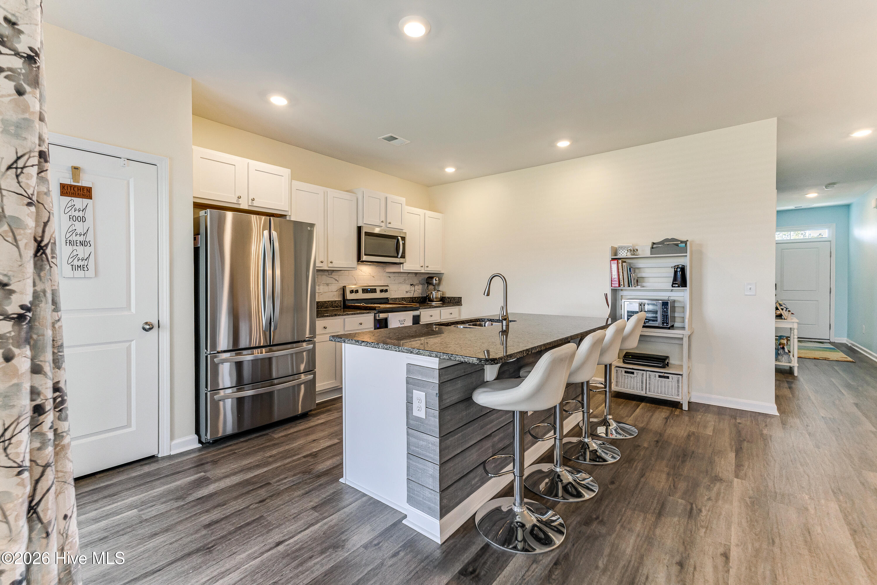 100566455 | Photo 14