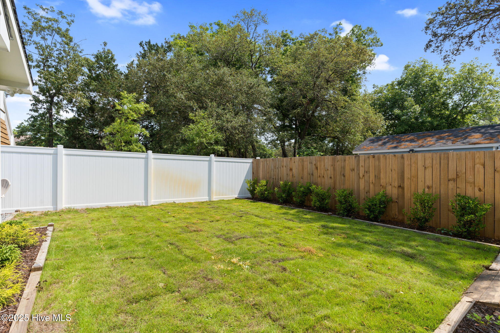 100492743 | Photo 42