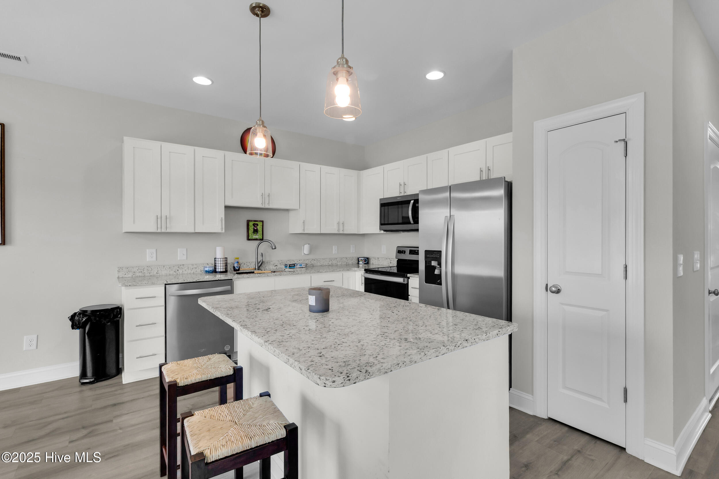 100546887 | Photo 16