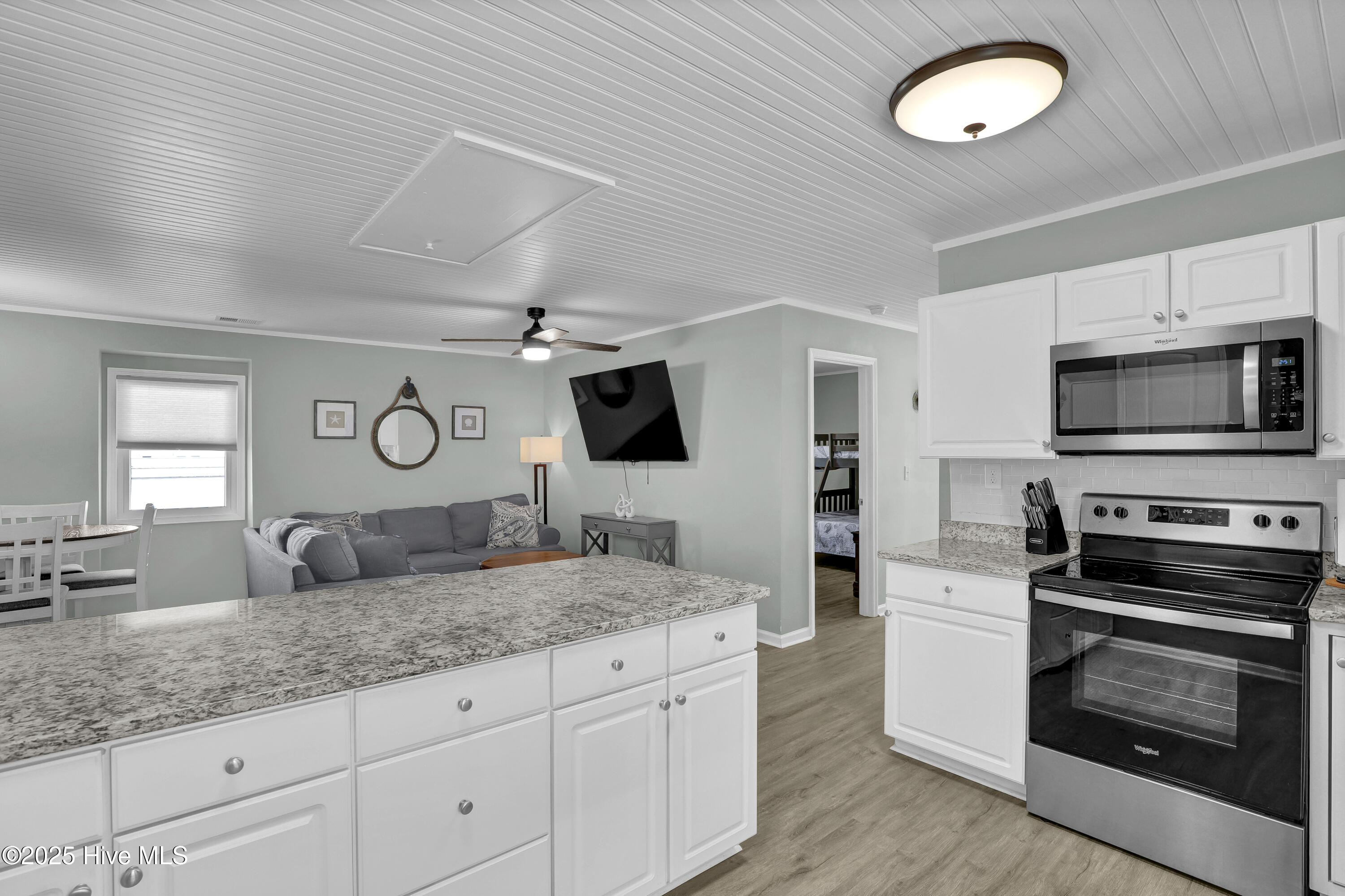 100543531 | Photo 25