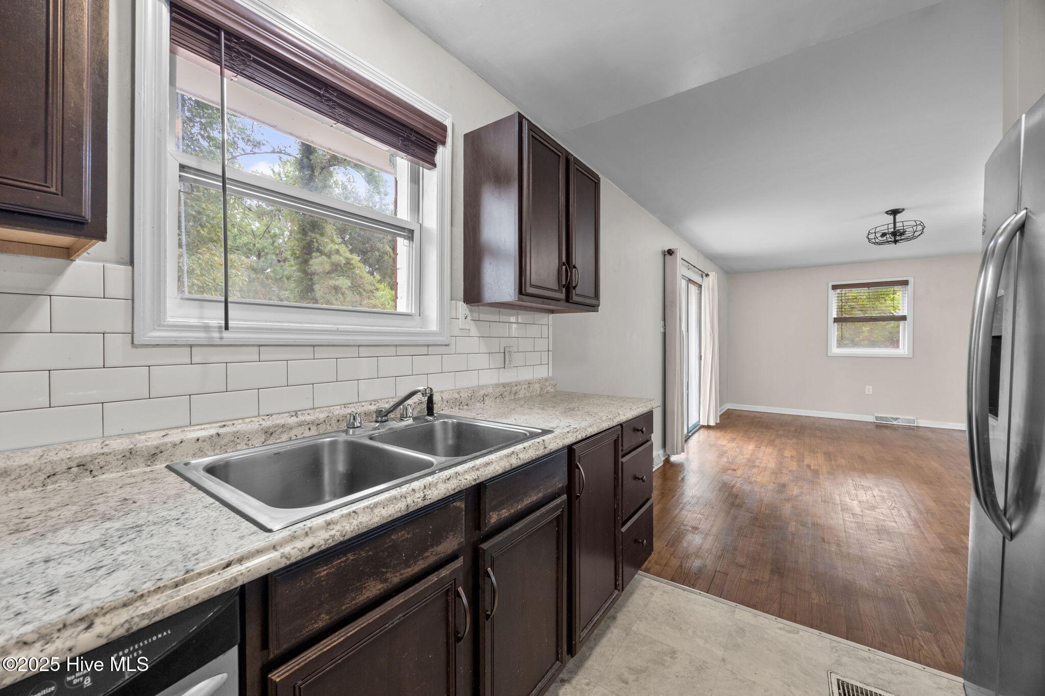 100530315 | Photo 19