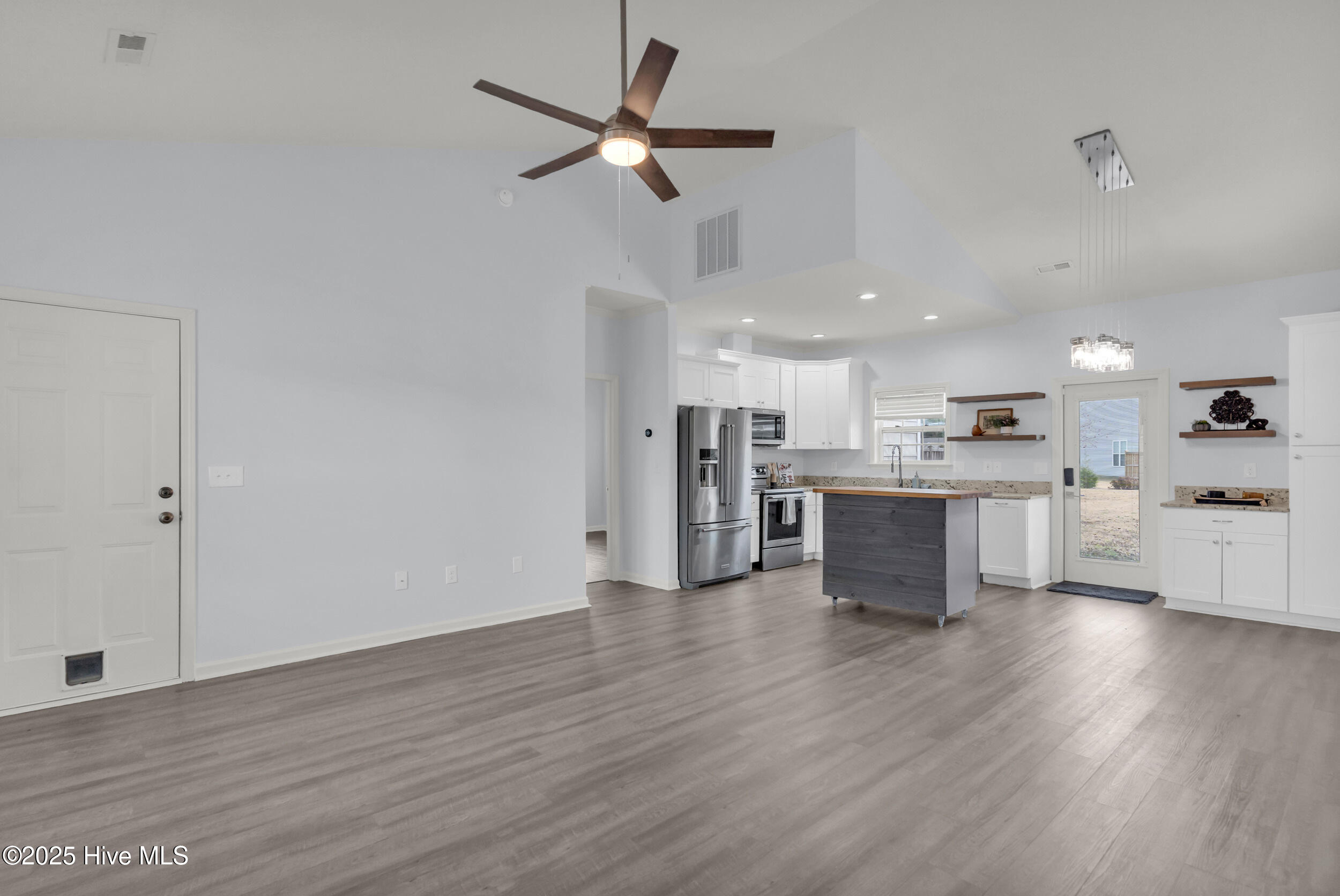 100546029 | Photo 10