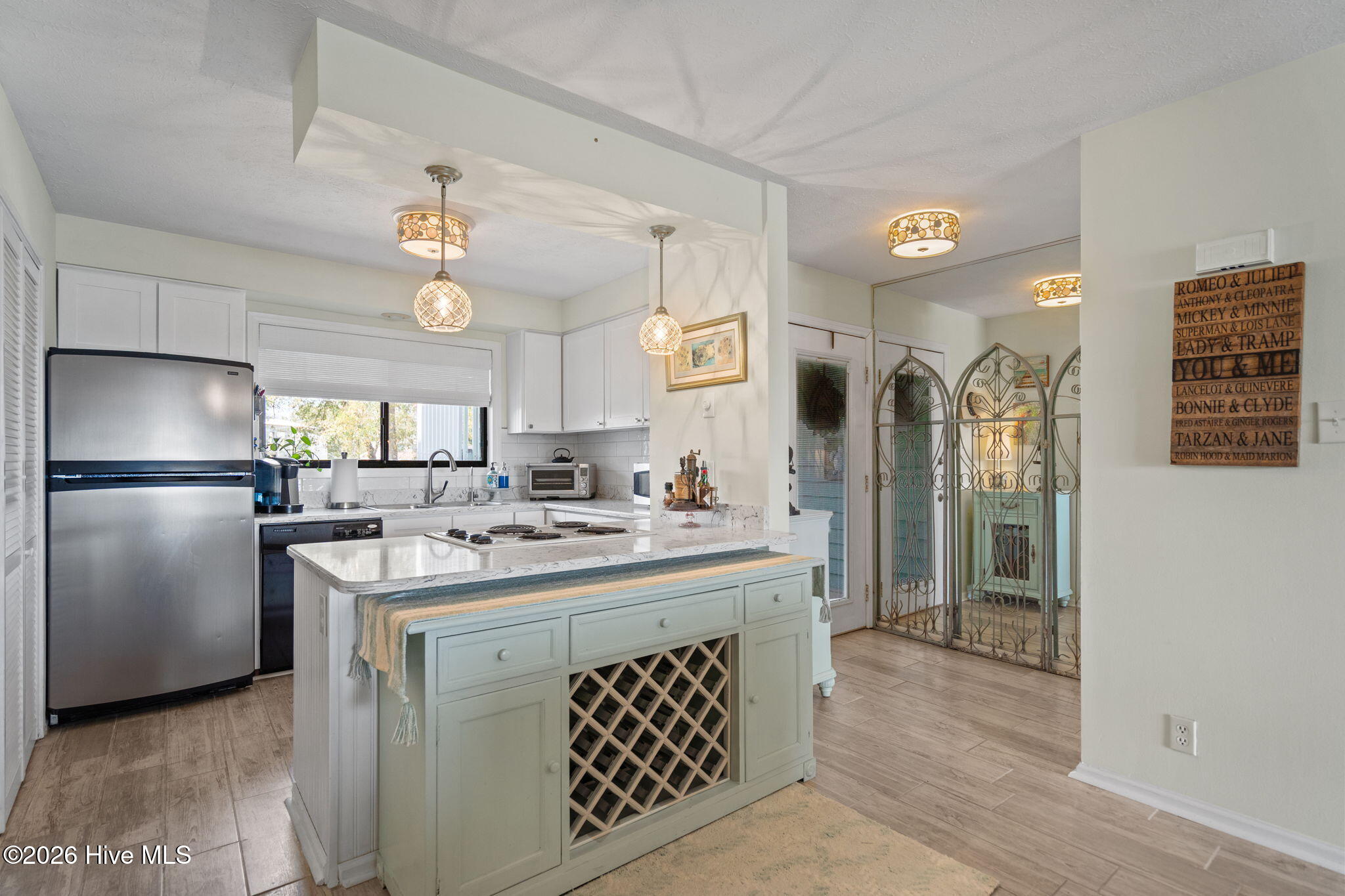 100563090 | Photo 14