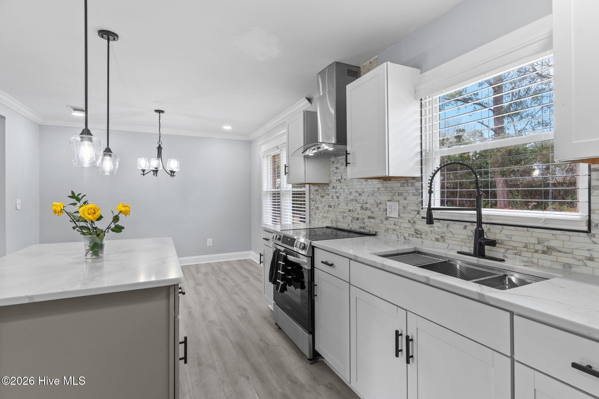 100557122 | Photo 10