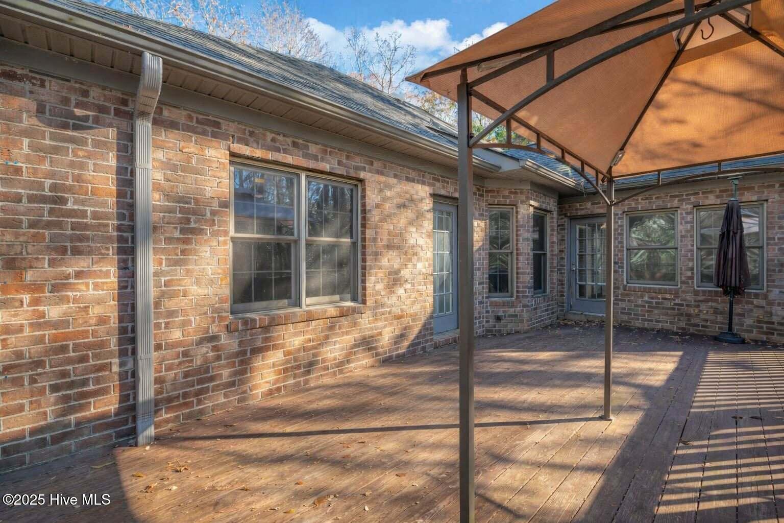 100548382 | Photo 33