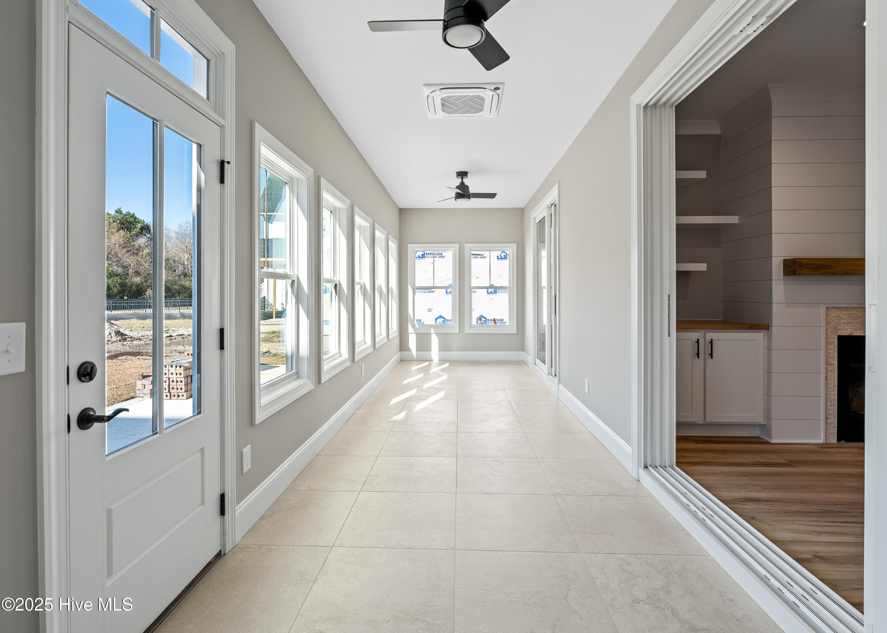 100537185 | Photo 16