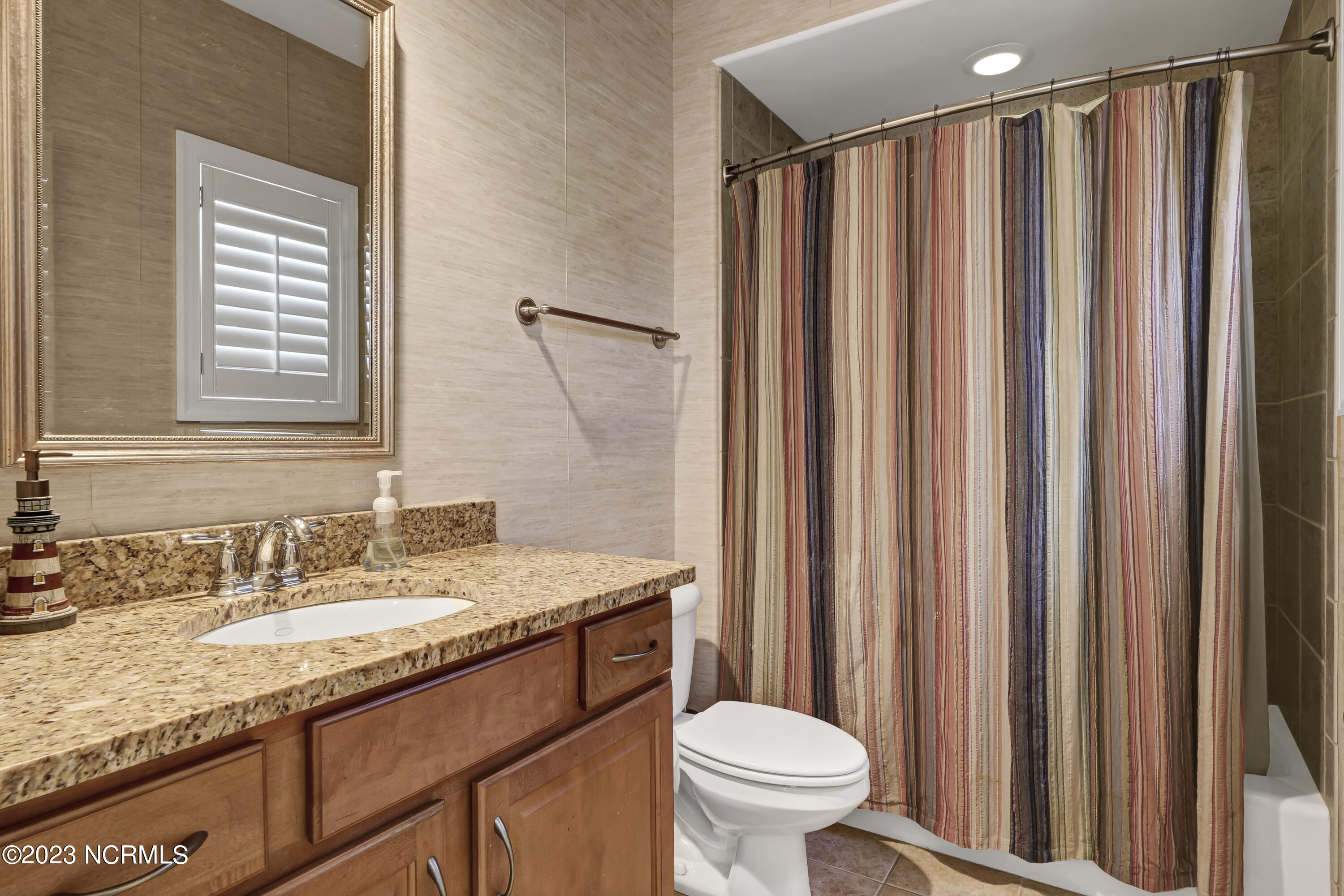 100555006 | Photo 19