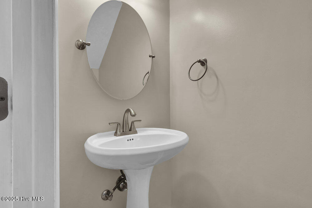 100559501 | Photo 12