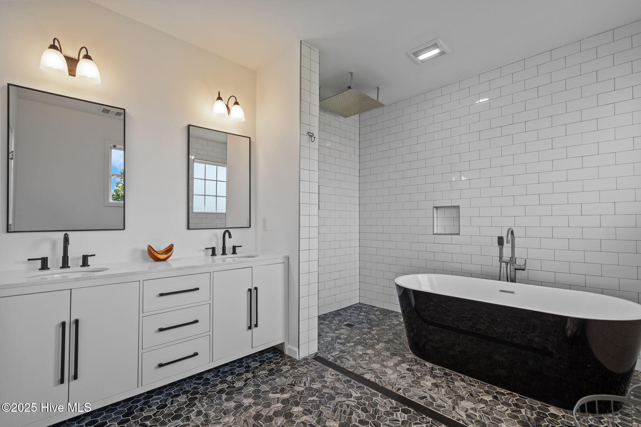 100547166 | Photo 19