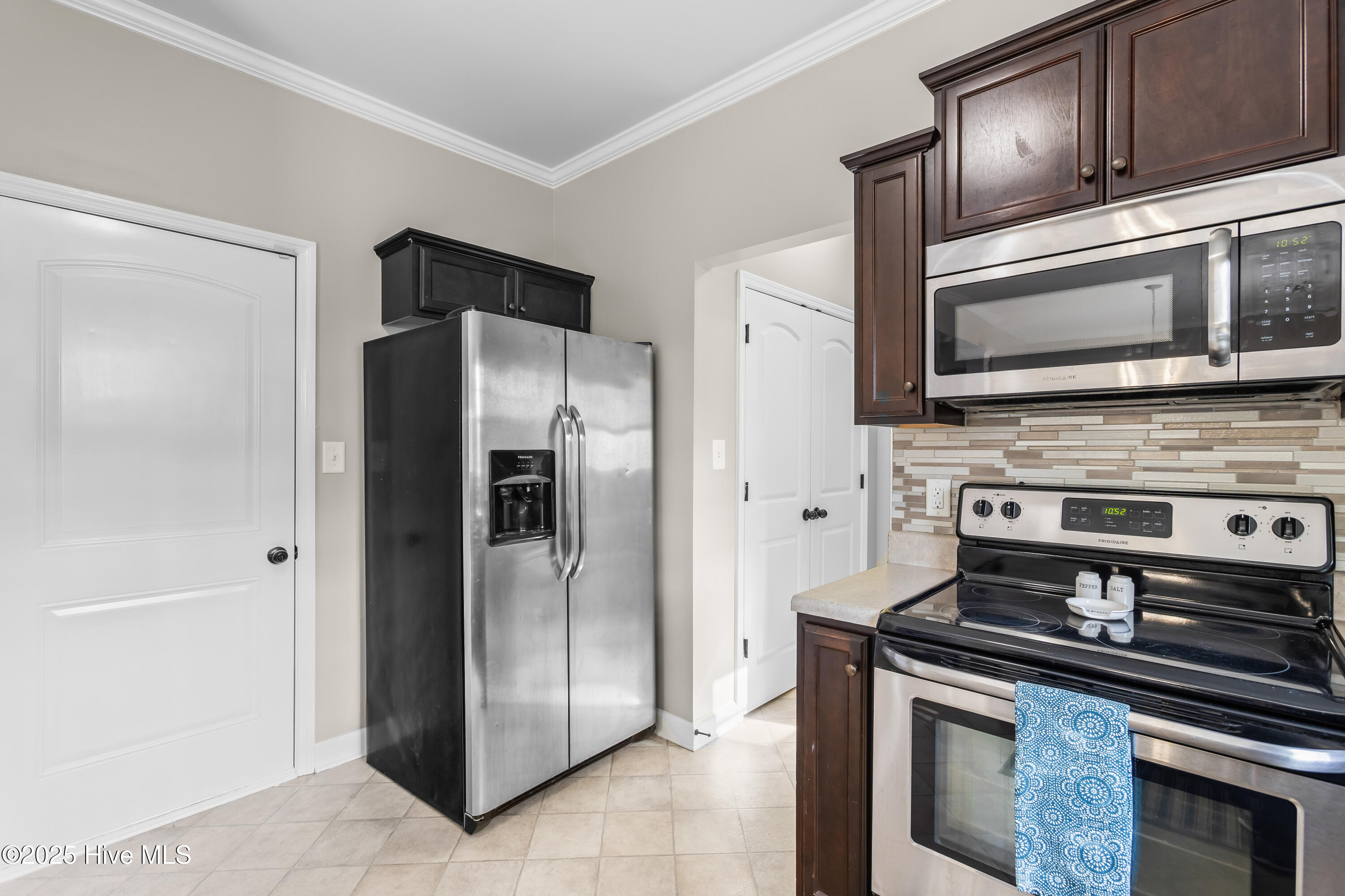 100541001 | Photo 11