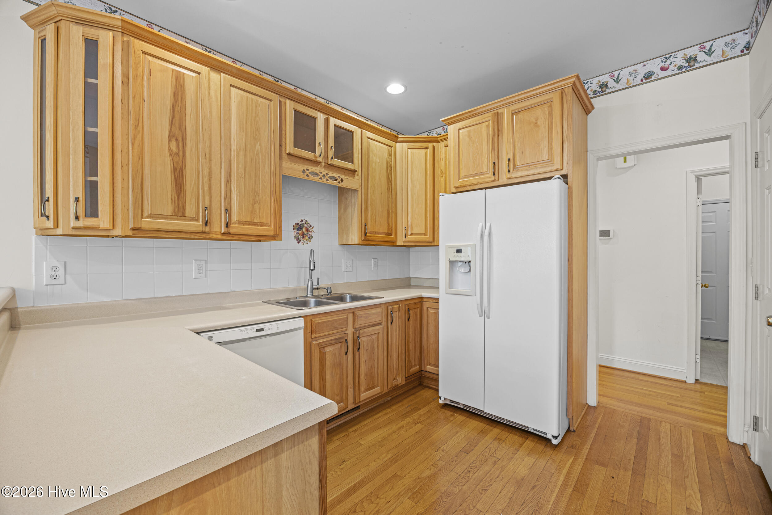 100569840 | Photo 24