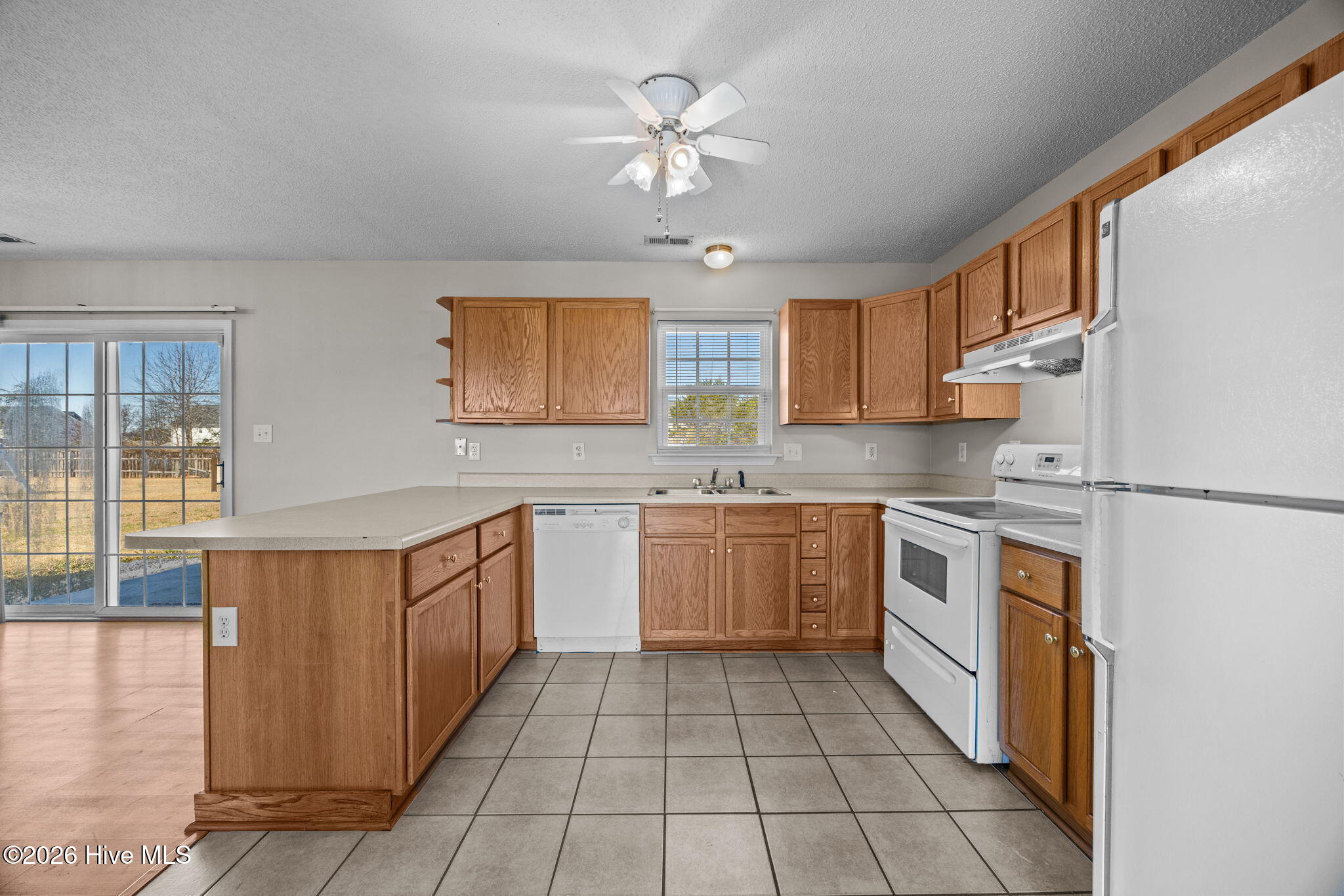 100550367 | Photo 16