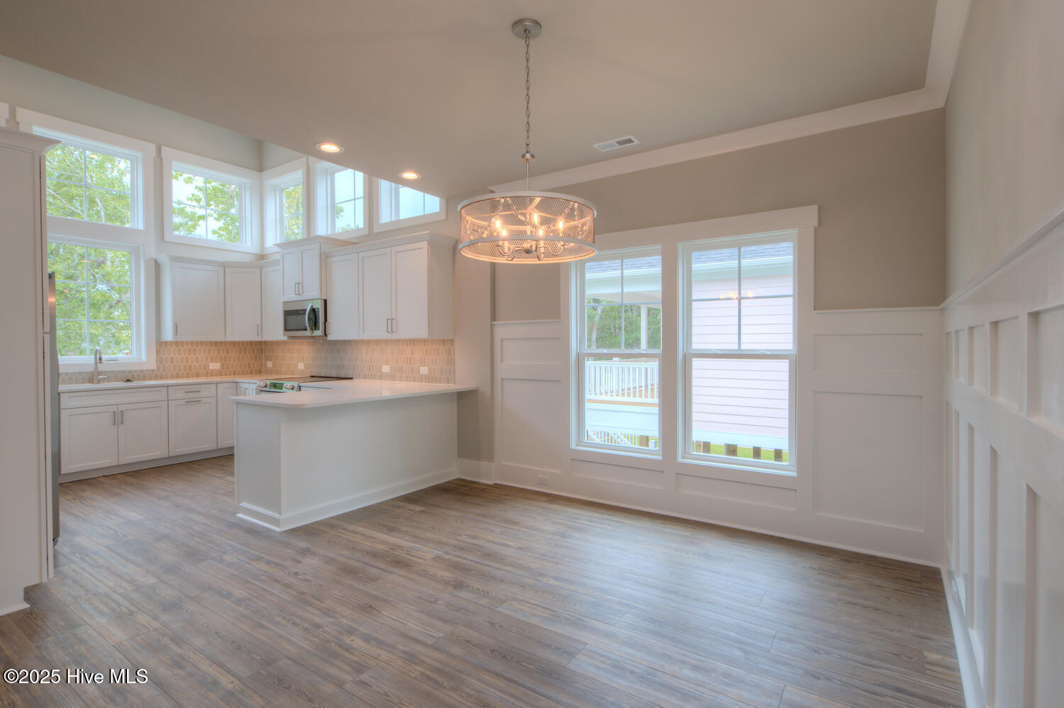 100502884 | Photo 44