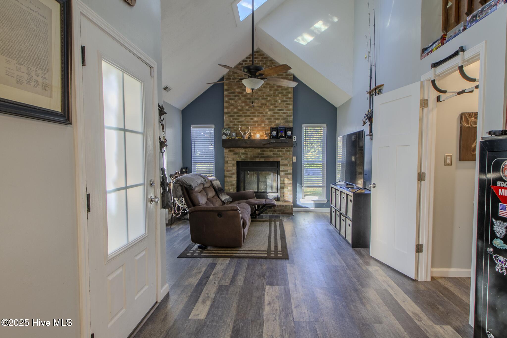 100541041 | Photo 18