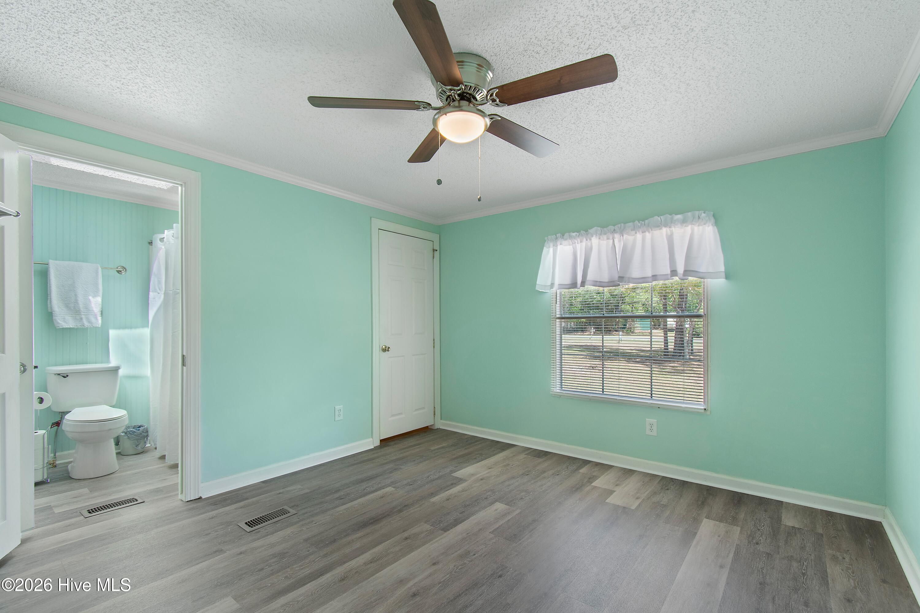 100566223 | Photo 40