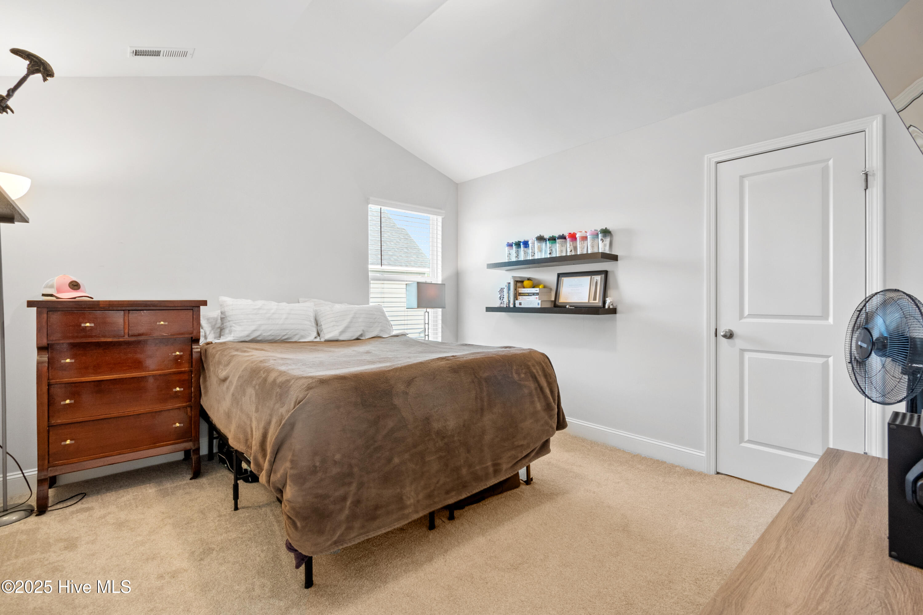 100561939 | Photo 26