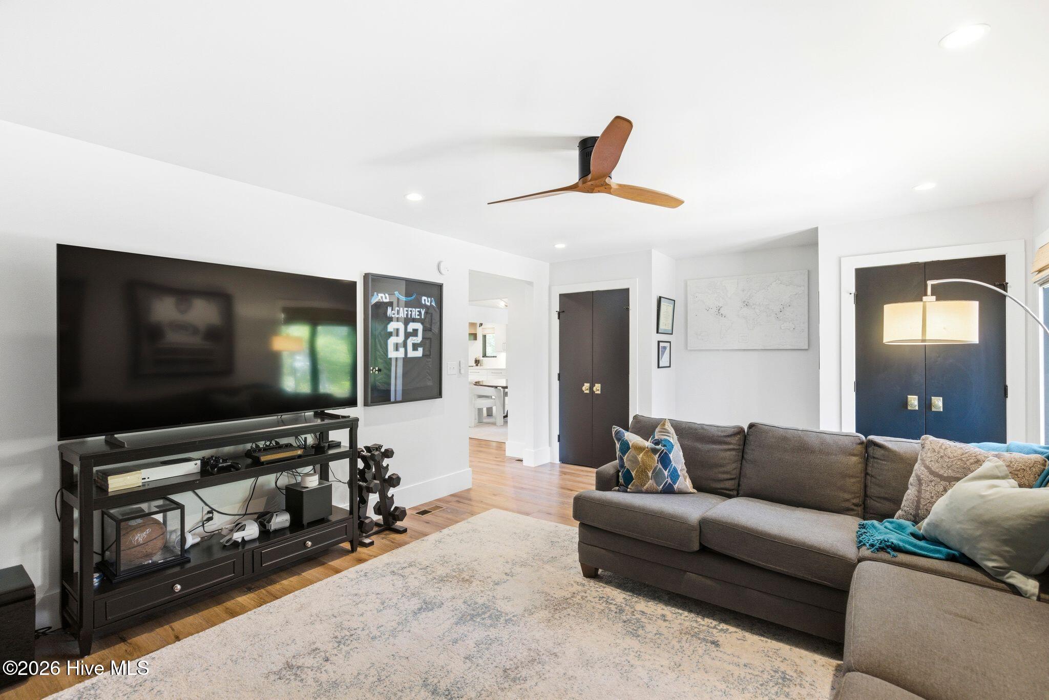 100568012 | Photo 35