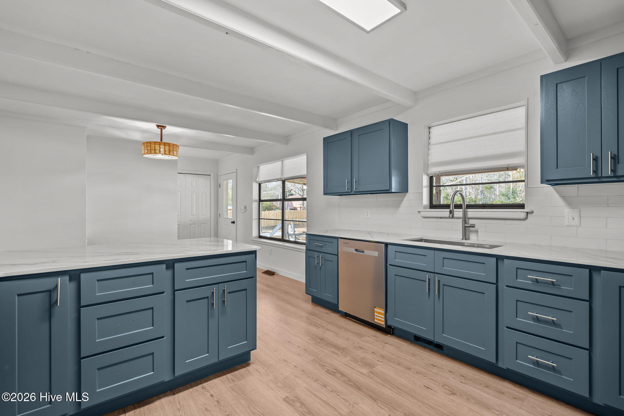 100541666 | Photo 22