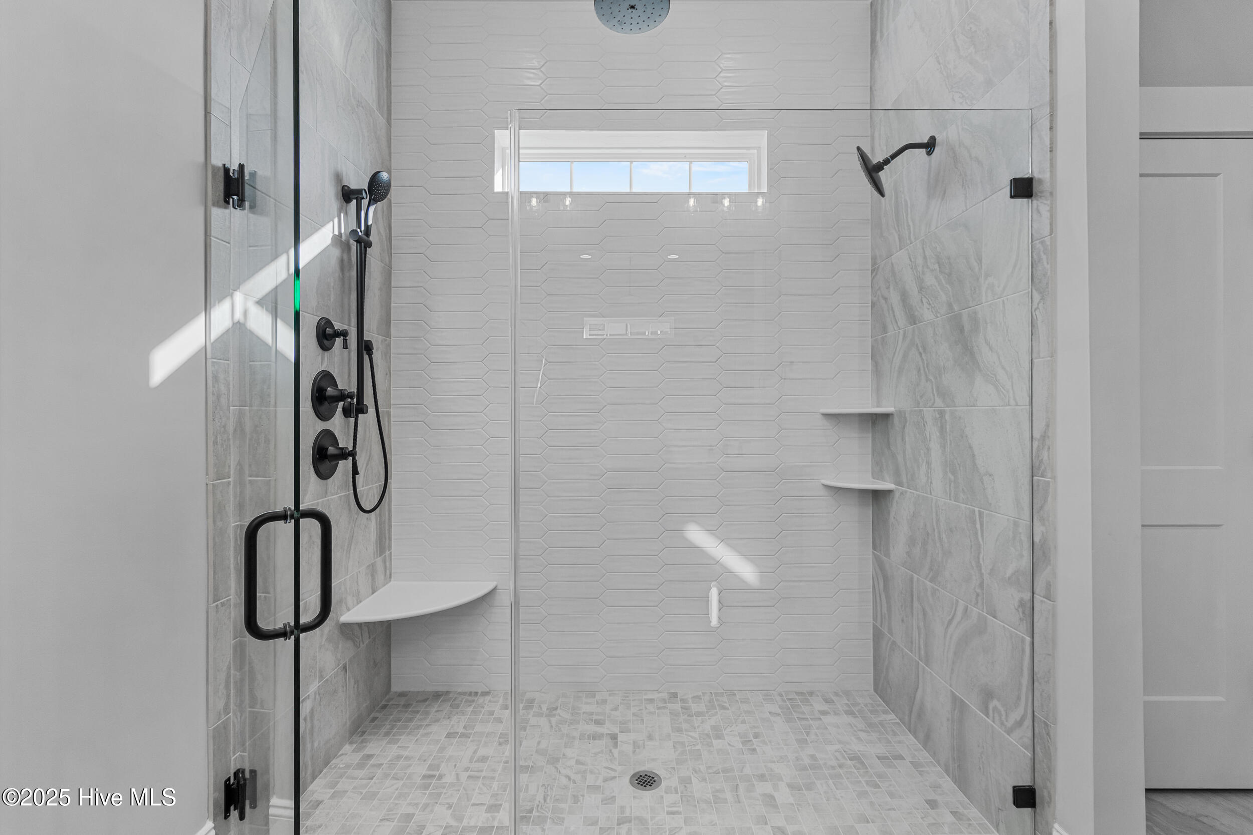 Primary standup shower