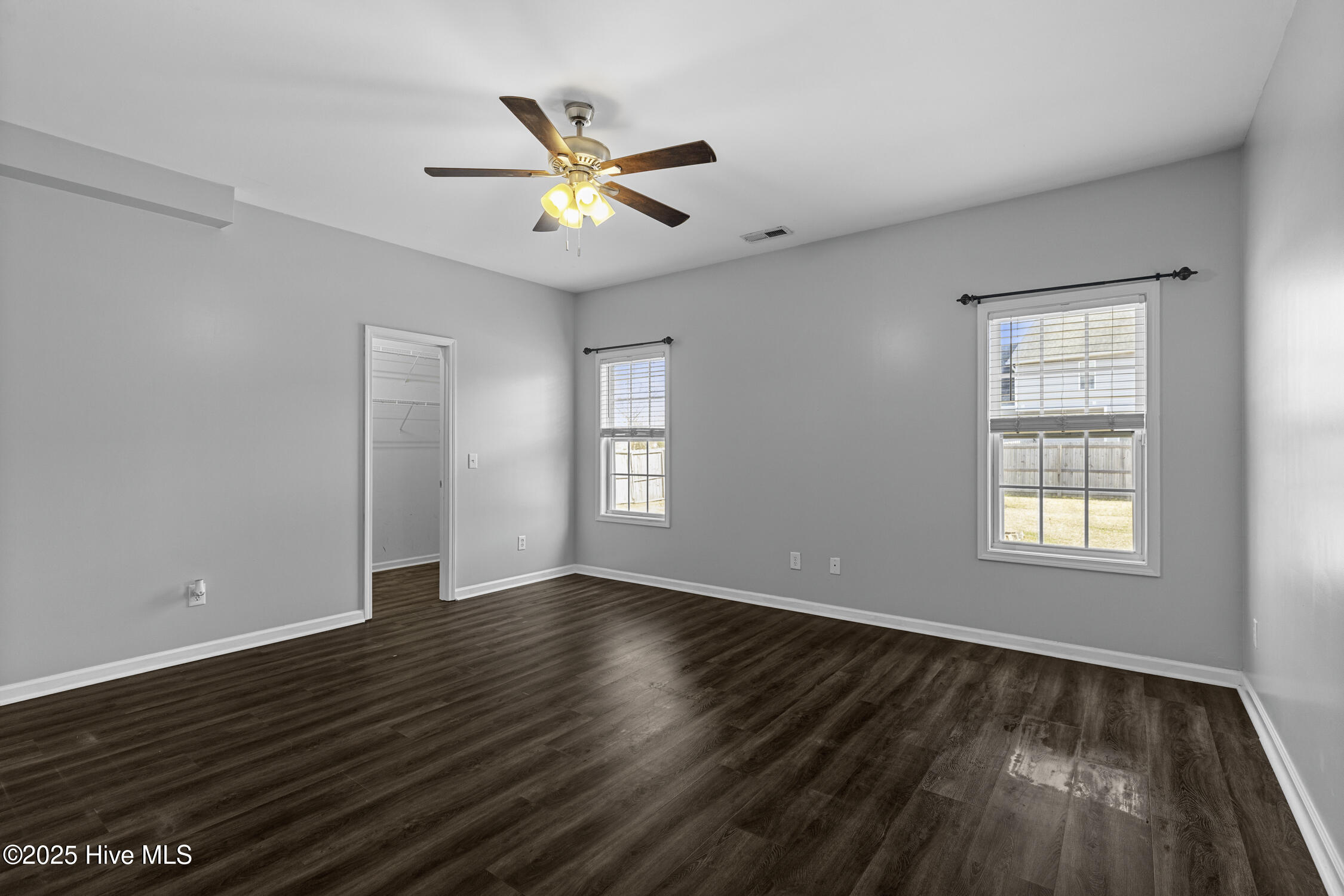 100545570 | Photo 19