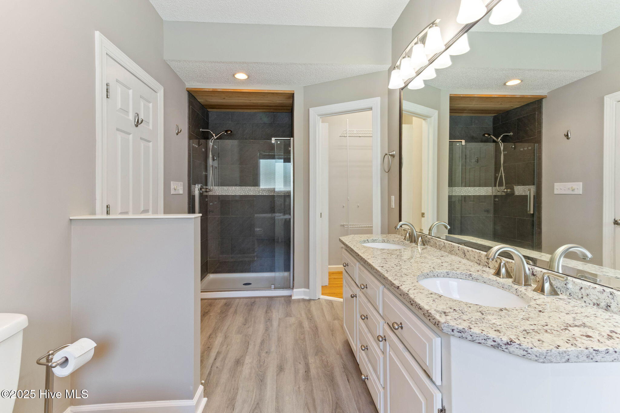 100533905 | Photo 31