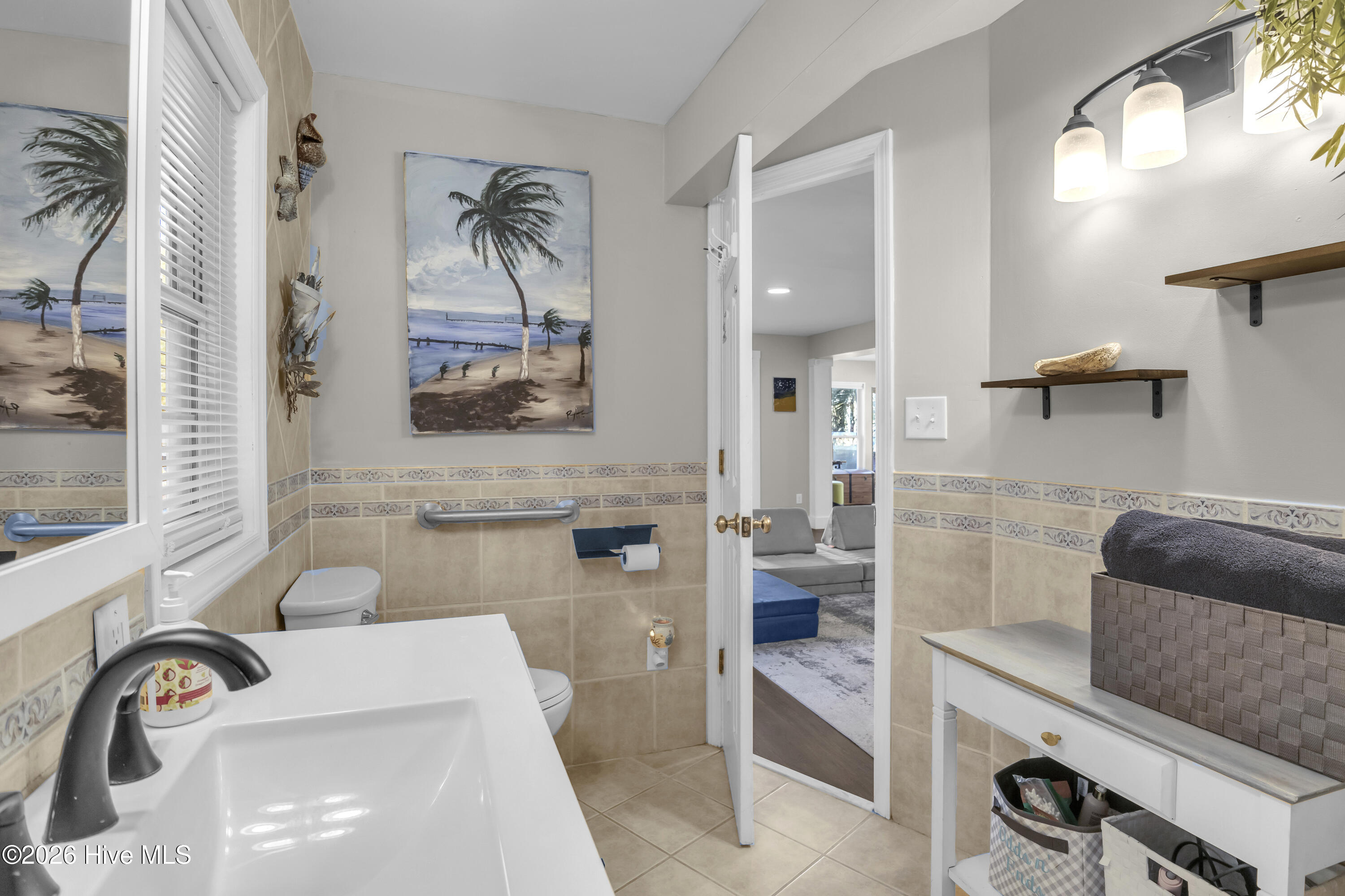 100561178 | Photo 15