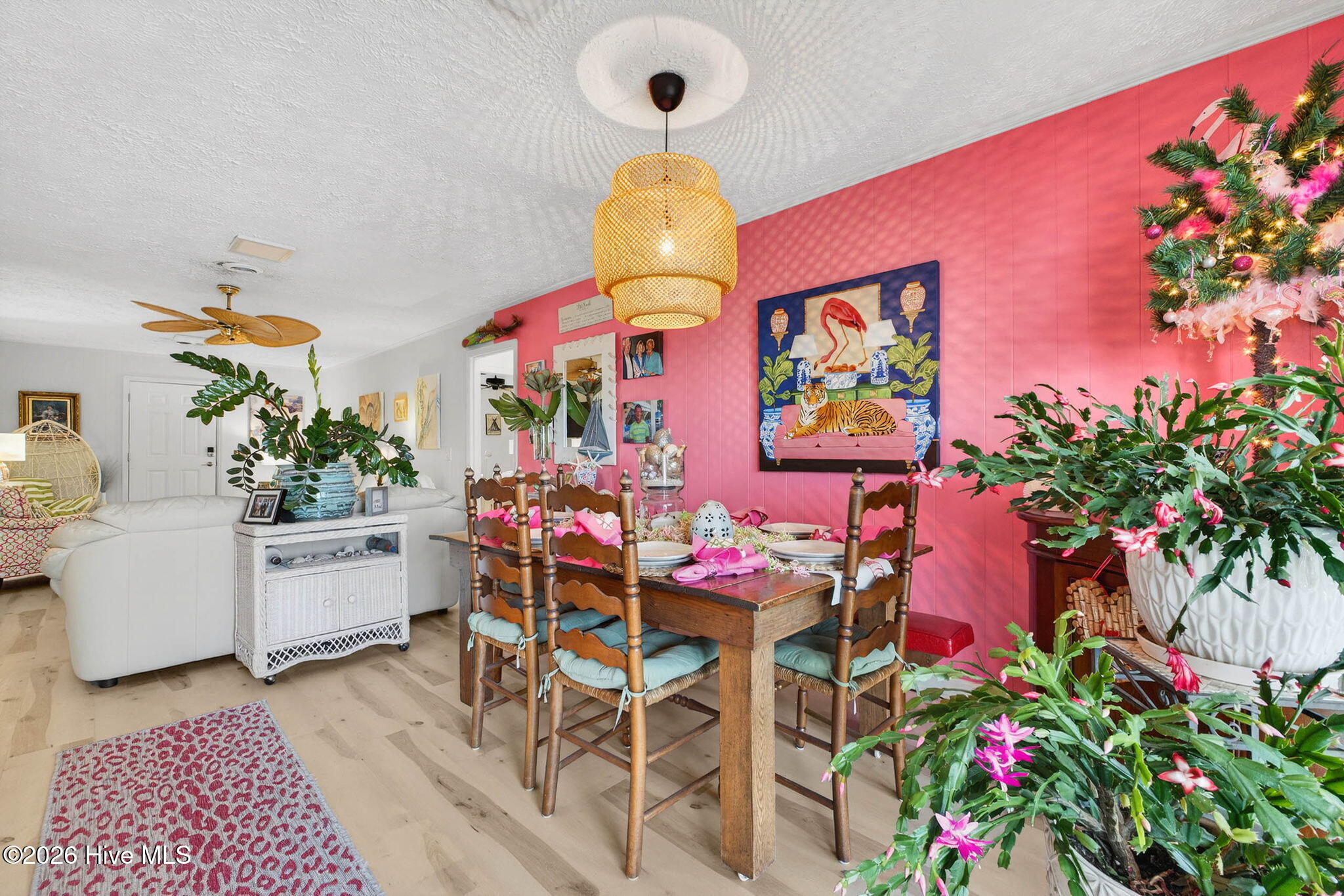 100560739 | Photo 48