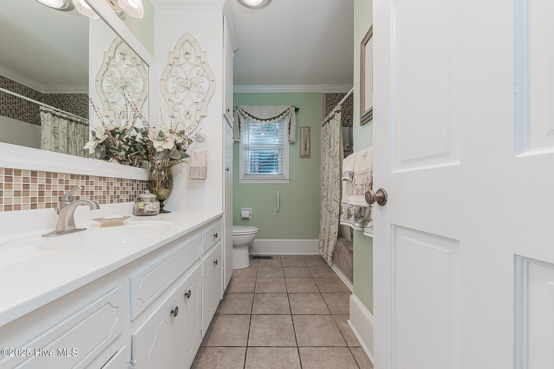 100542740 | Photo 40