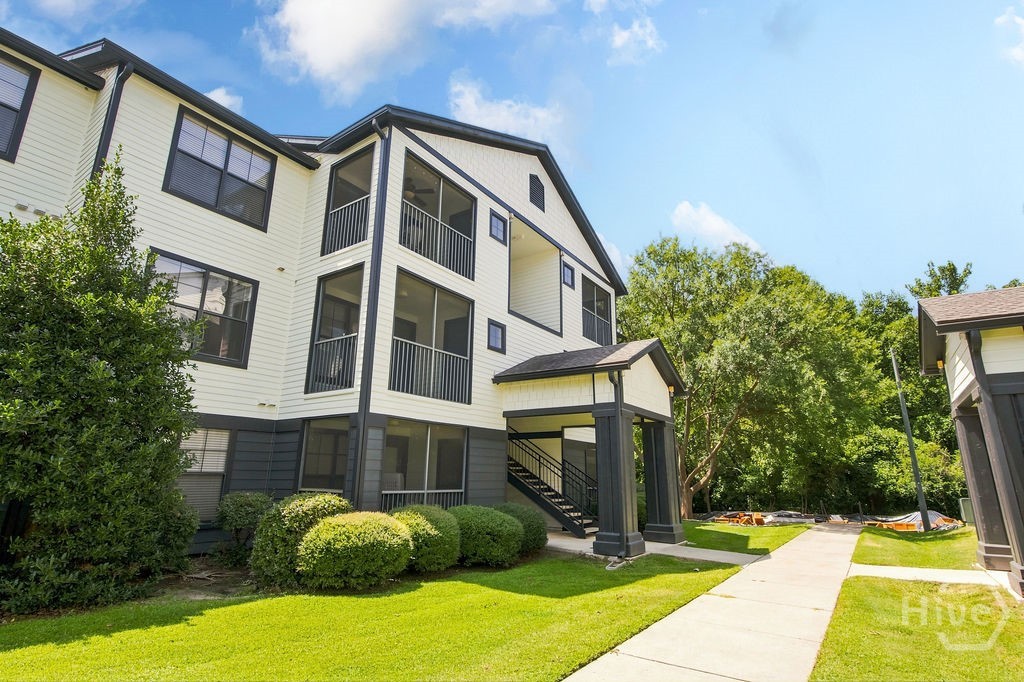 Property at 211 Avenue