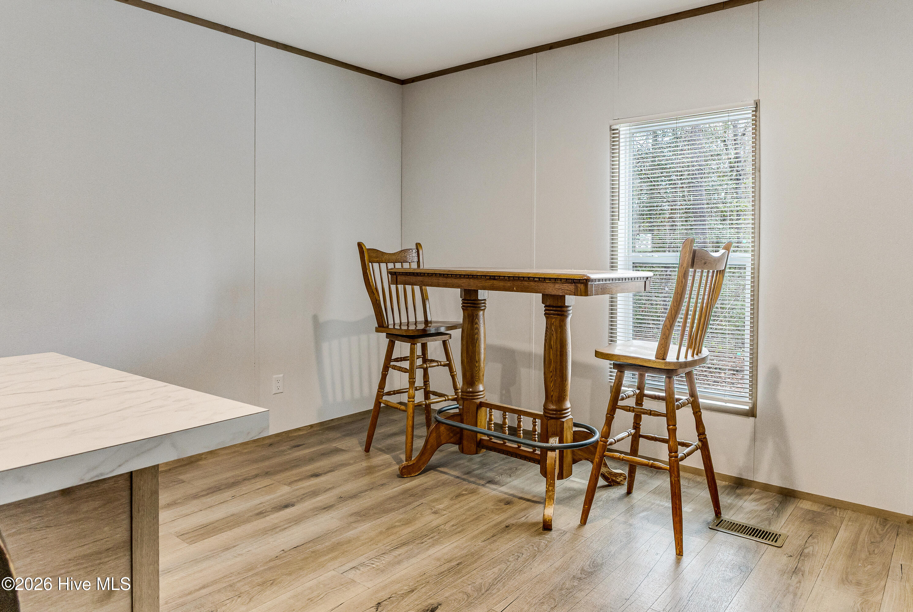 100558800 | Photo 15