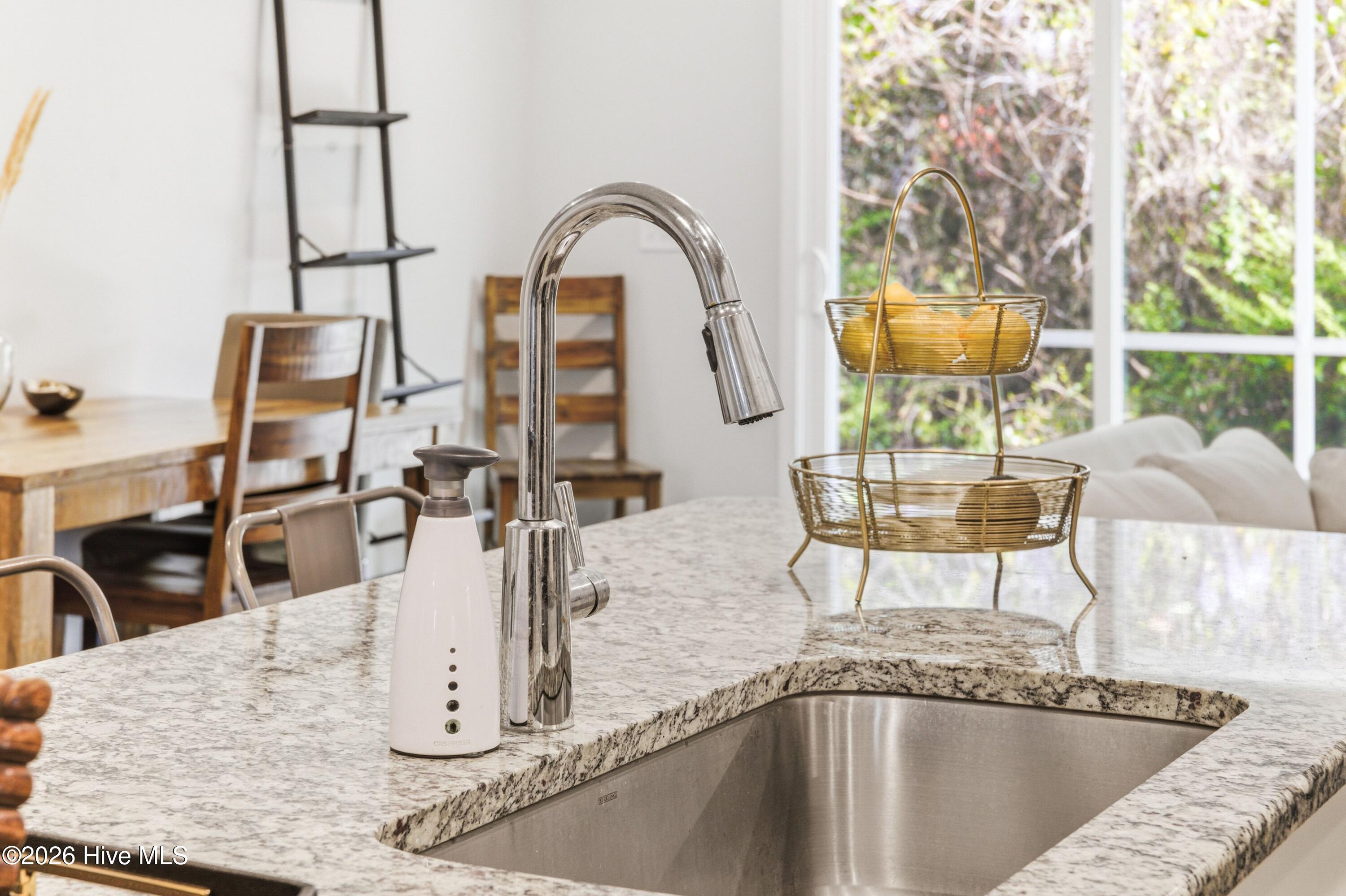 100564137 | Photo 13