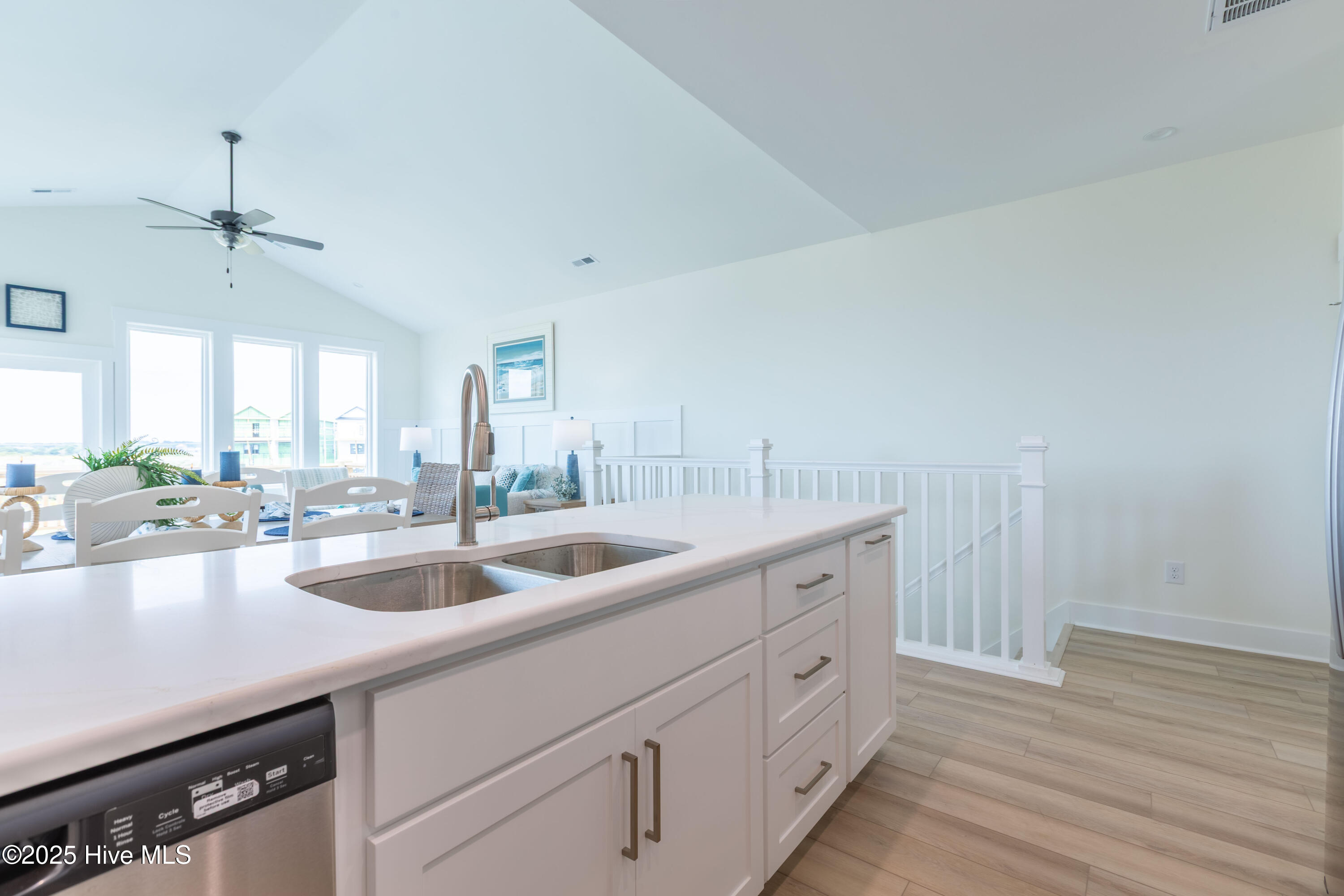 100474523 | Photo 11