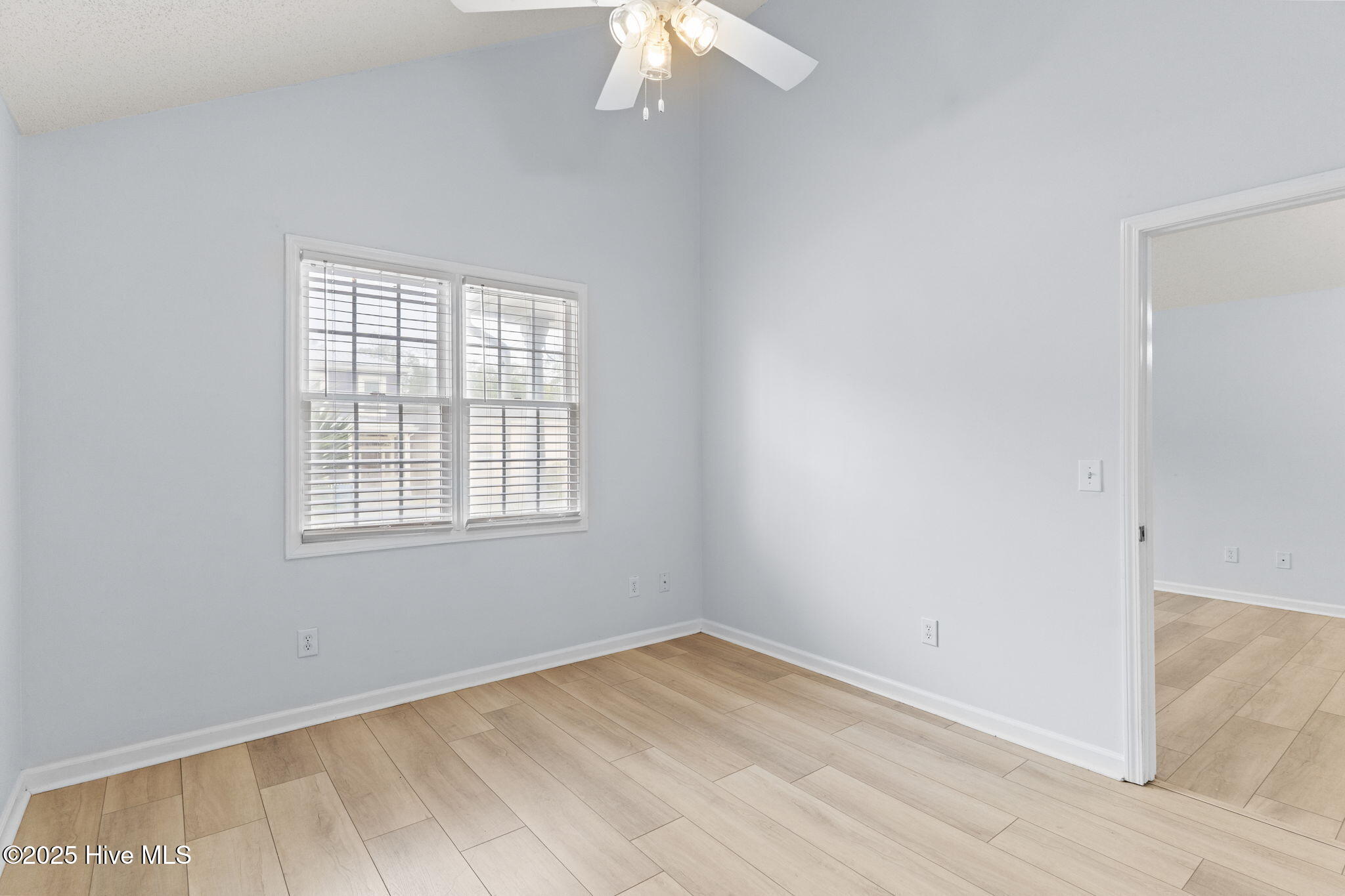 100534947 | Photo 20