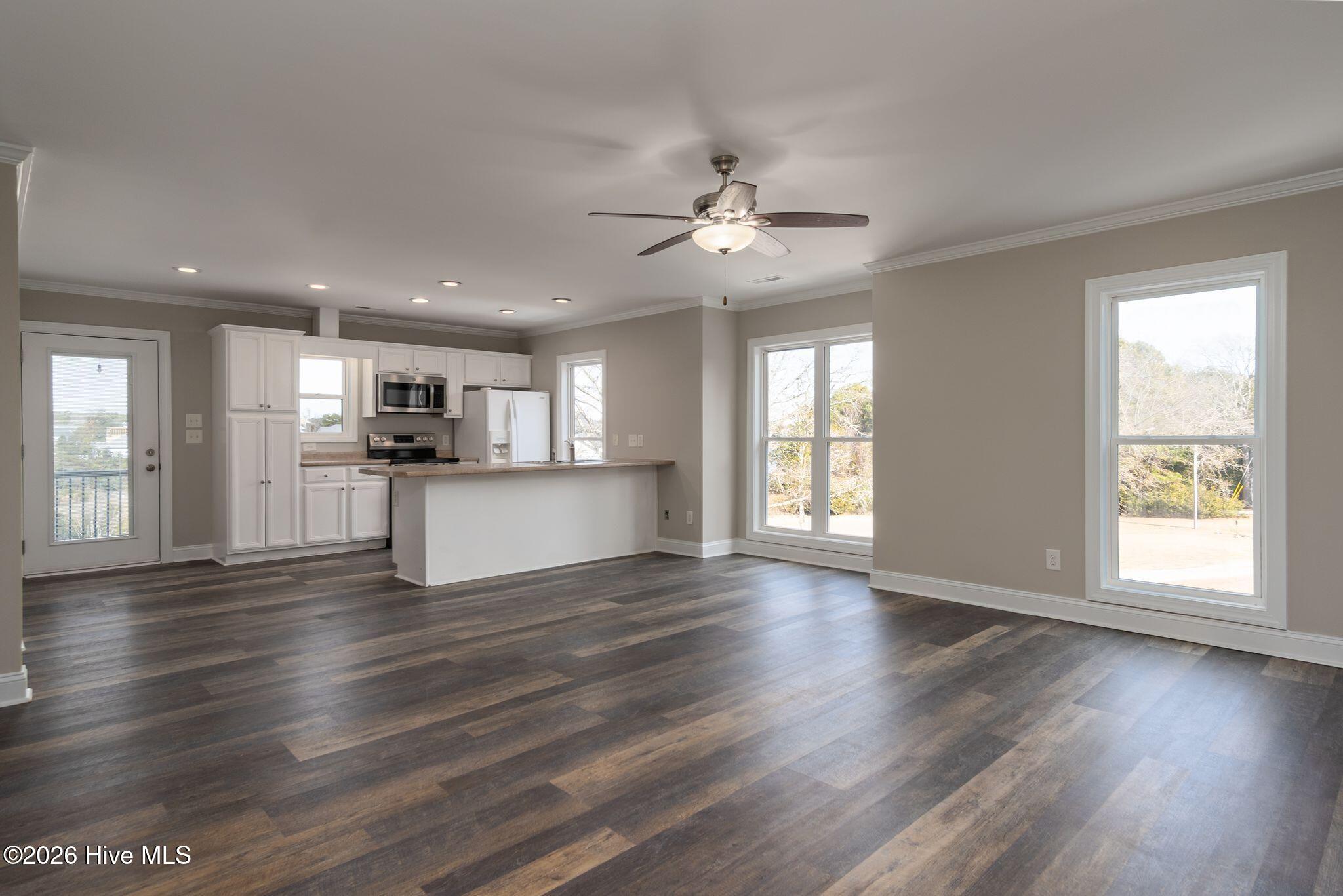 100555153 | Photo 14