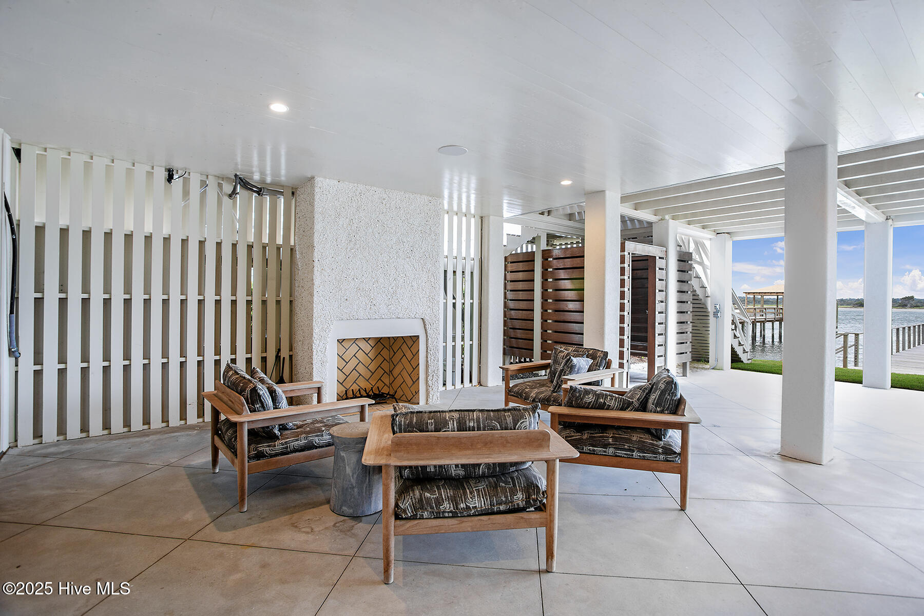 100528983 | Photo 47