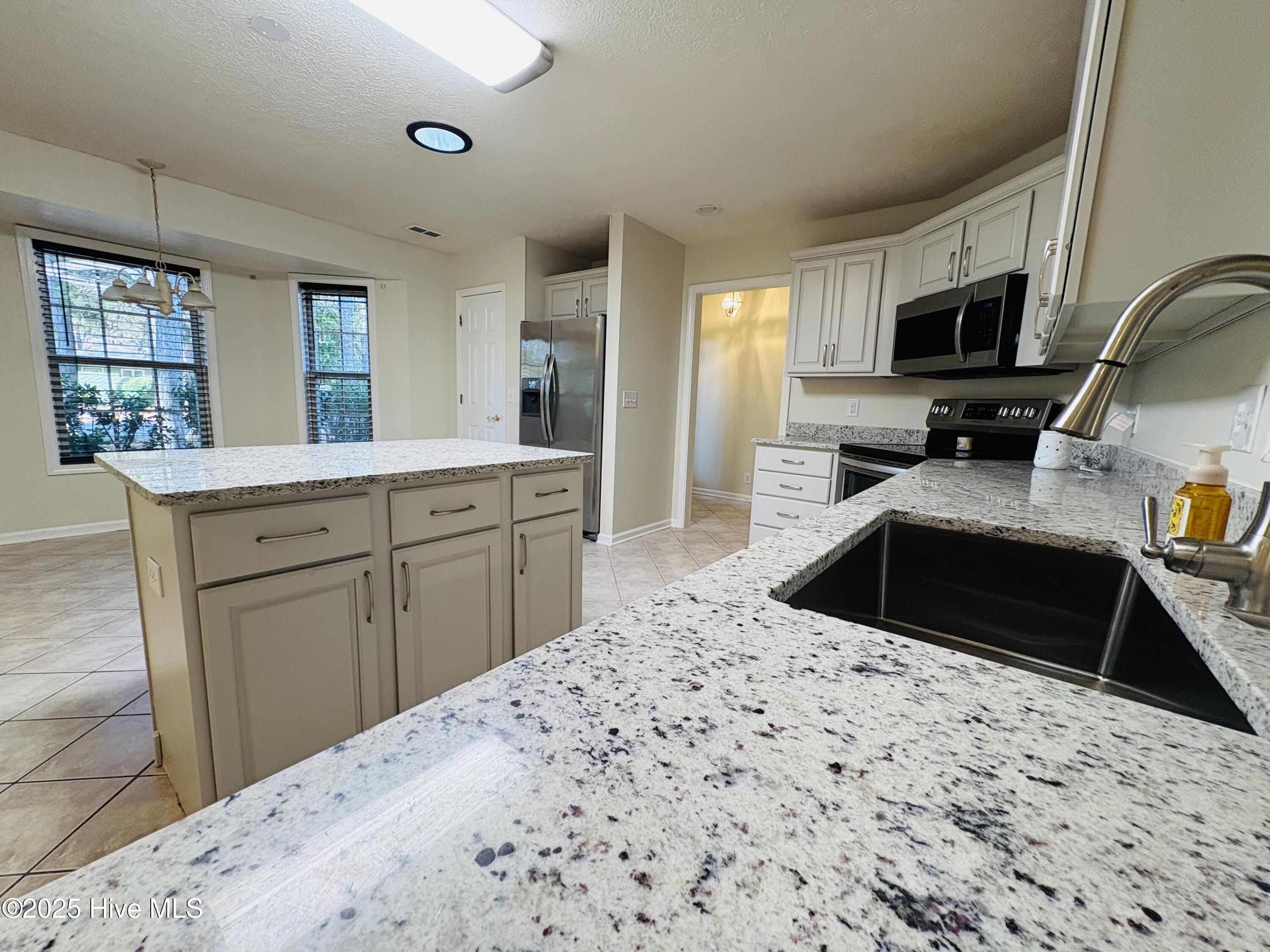 100515628 | Photo 16