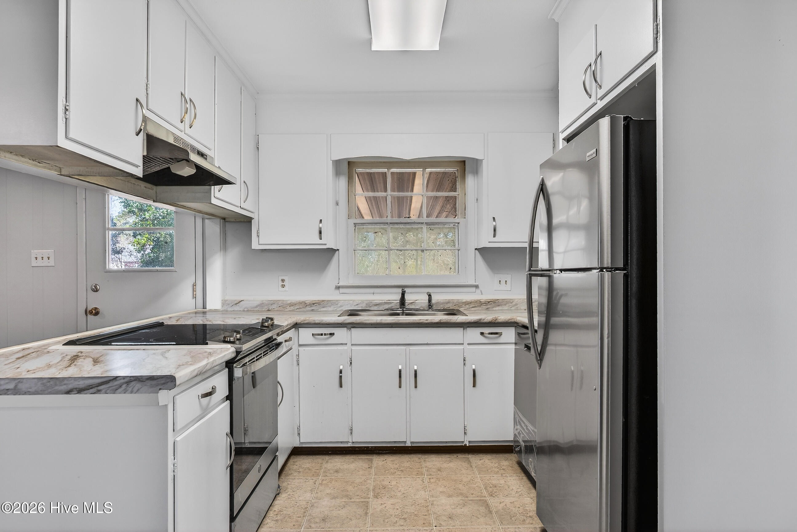 100548057 | Photo 10