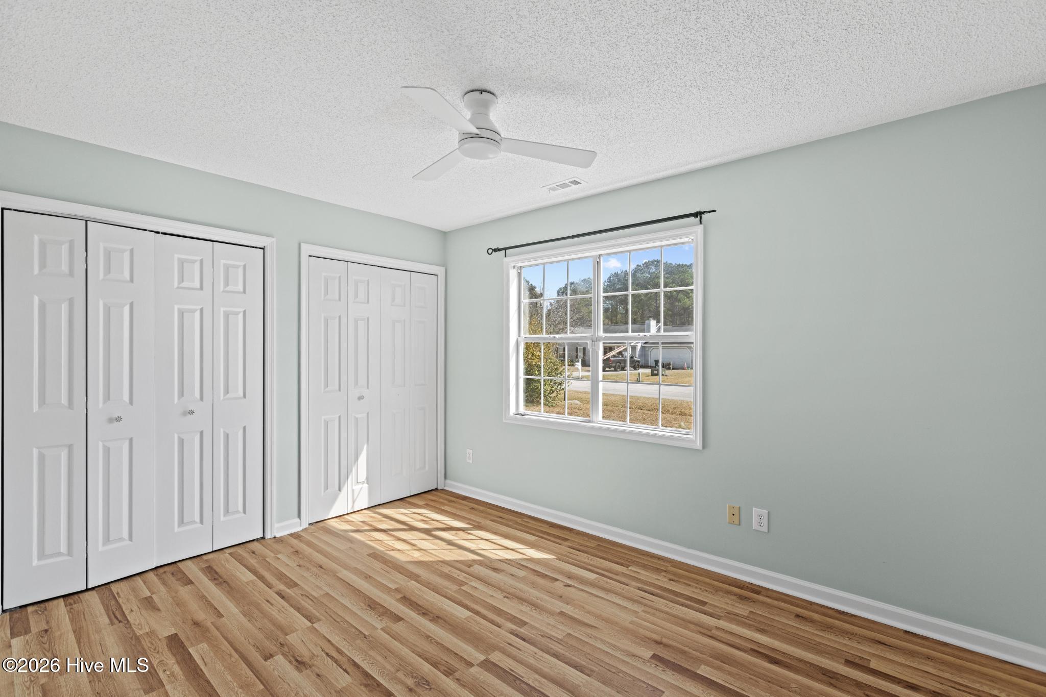 100558461 | Photo 20