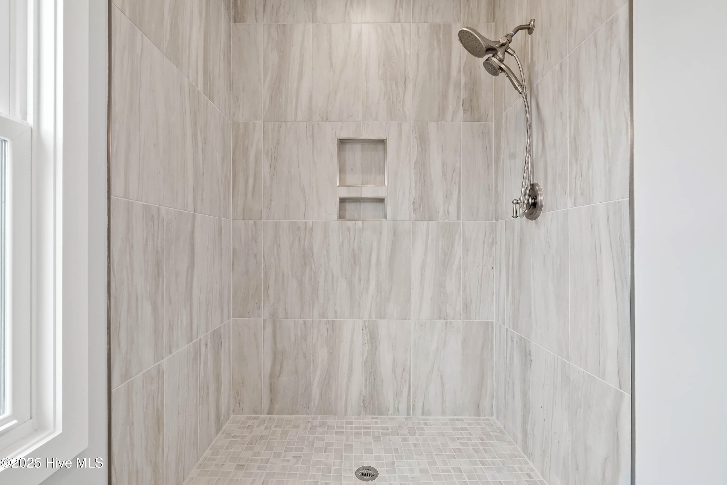 100540463 | Photo 25